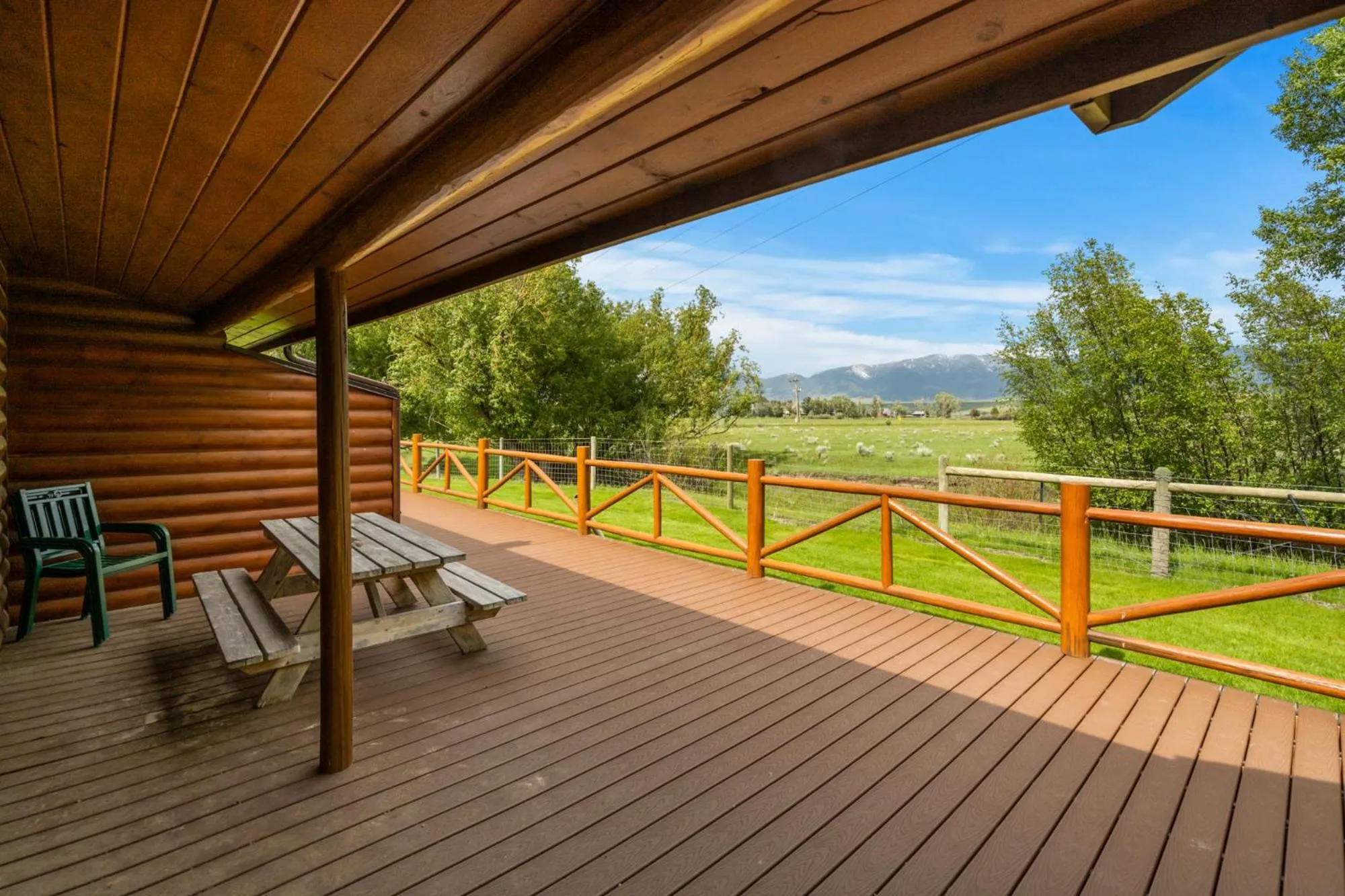 Patio in El Western Cabins & Lodges