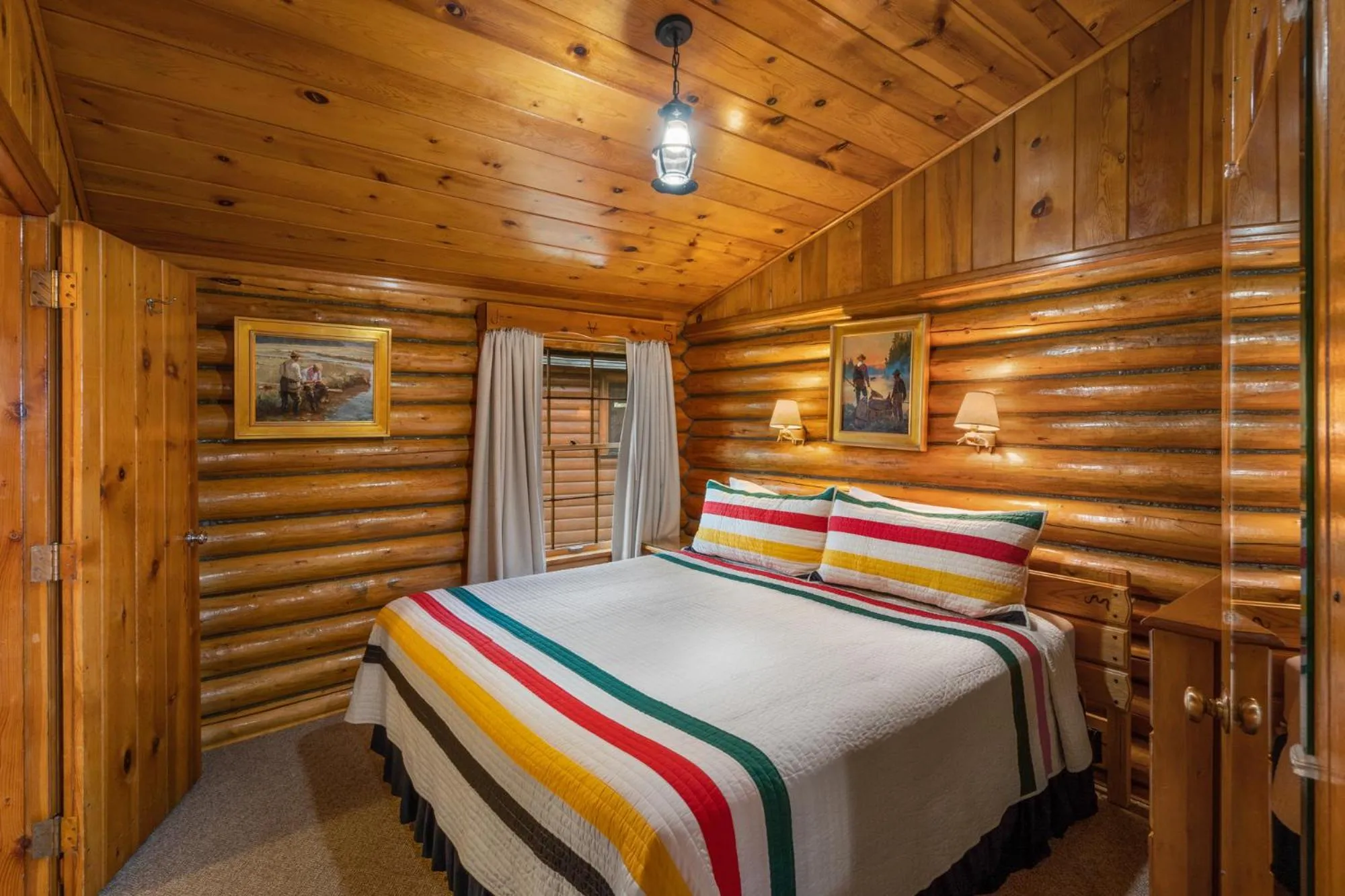 Bed in El Western Cabins & Lodges