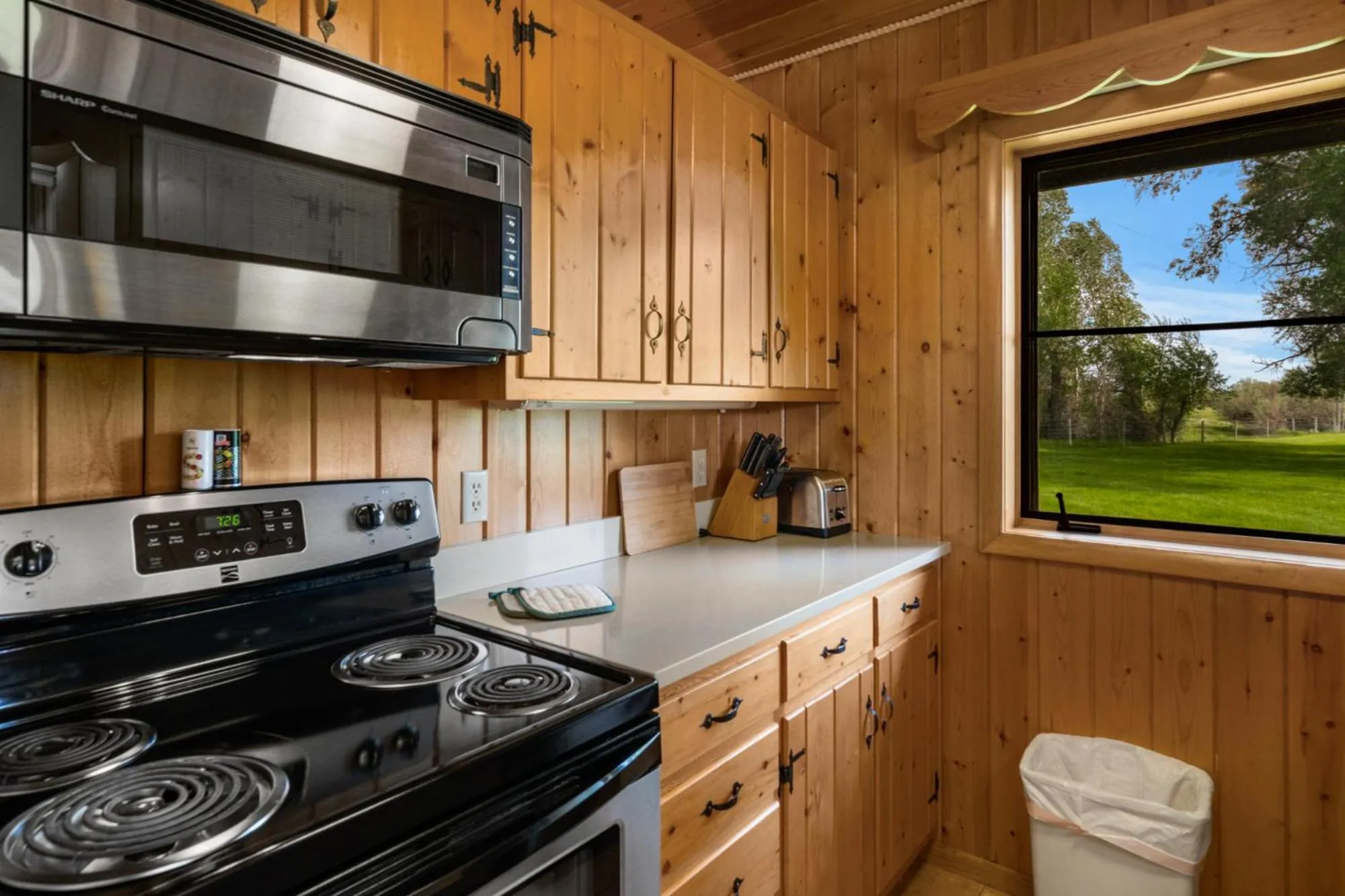Kitchen or kitchenette in El Western Cabins & Lodges