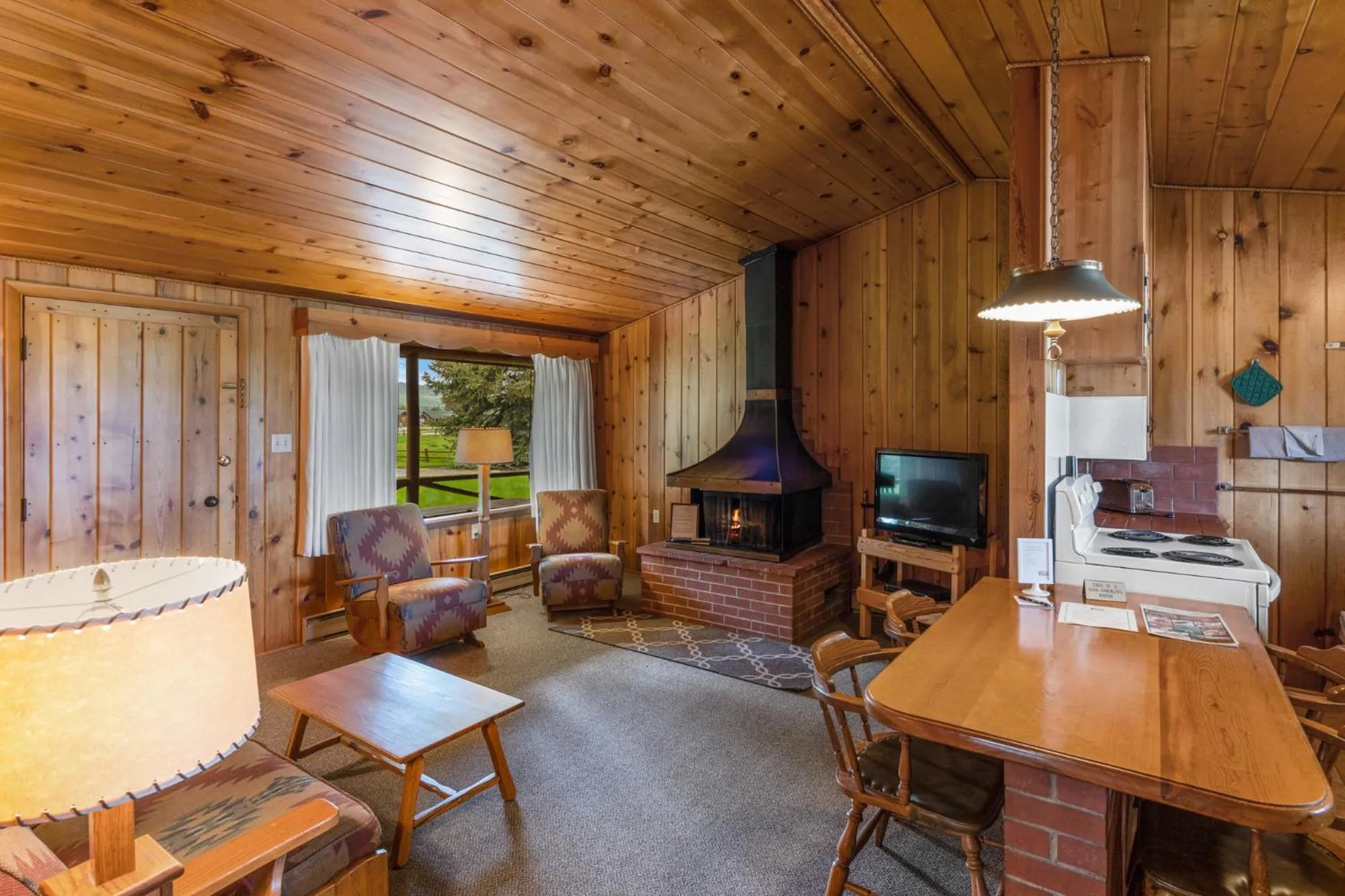 TV and multimedia in El Western Cabins & Lodges
