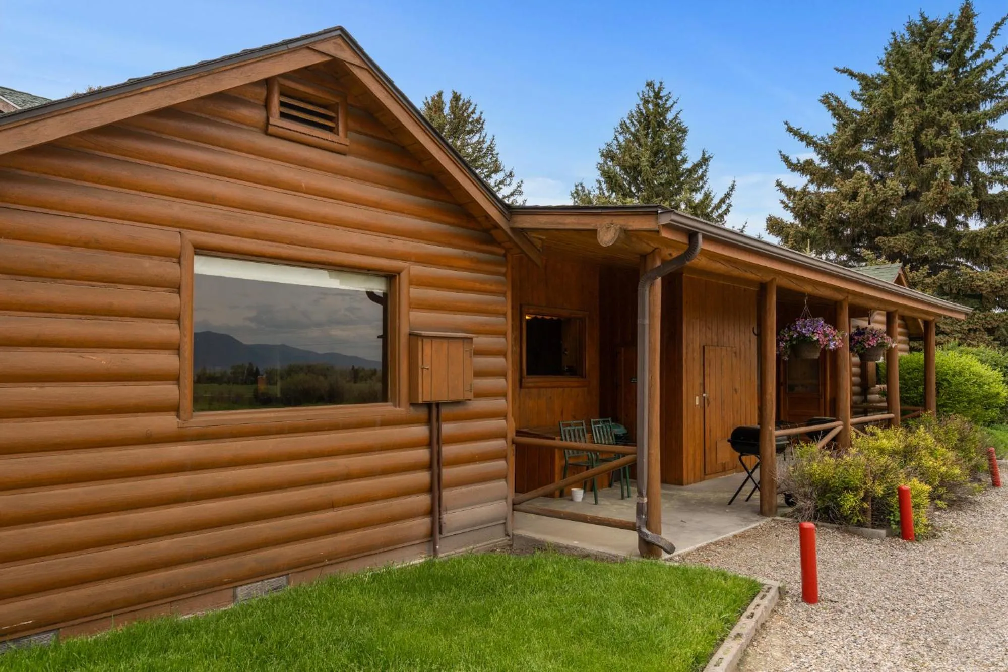 Property building in El Western Cabins & Lodges