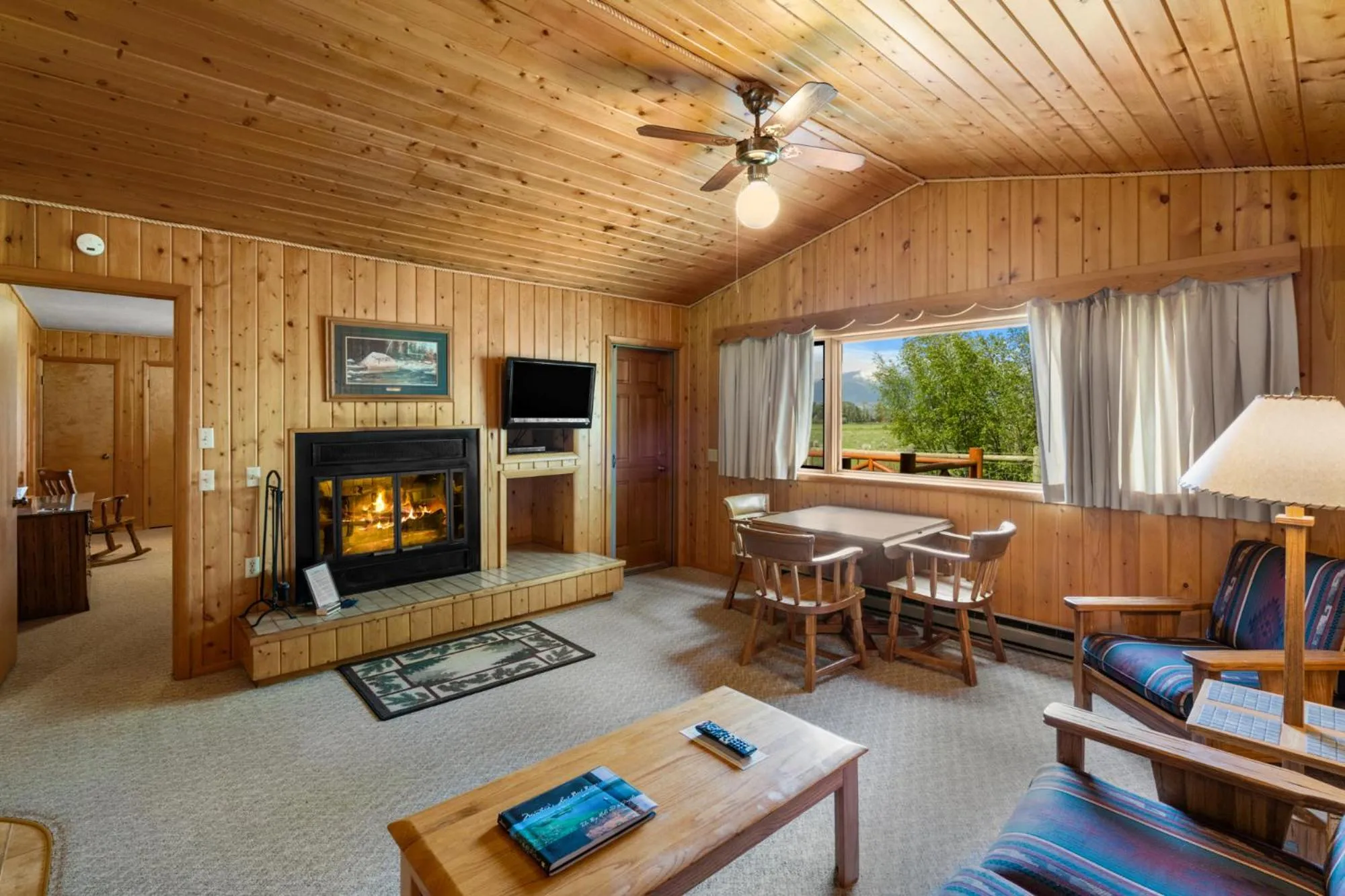TV and multimedia in El Western Cabins & Lodges