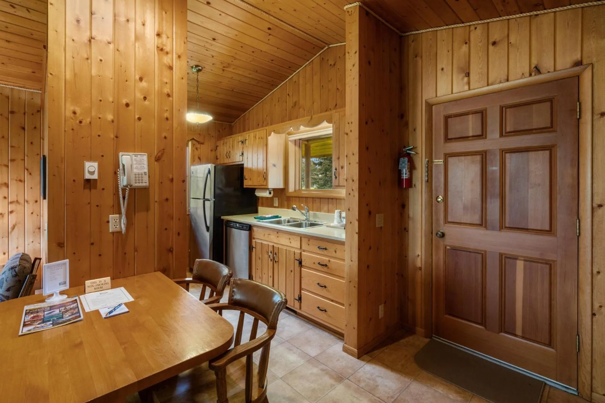 Kitchen or kitchenette in El Western Cabins & Lodges