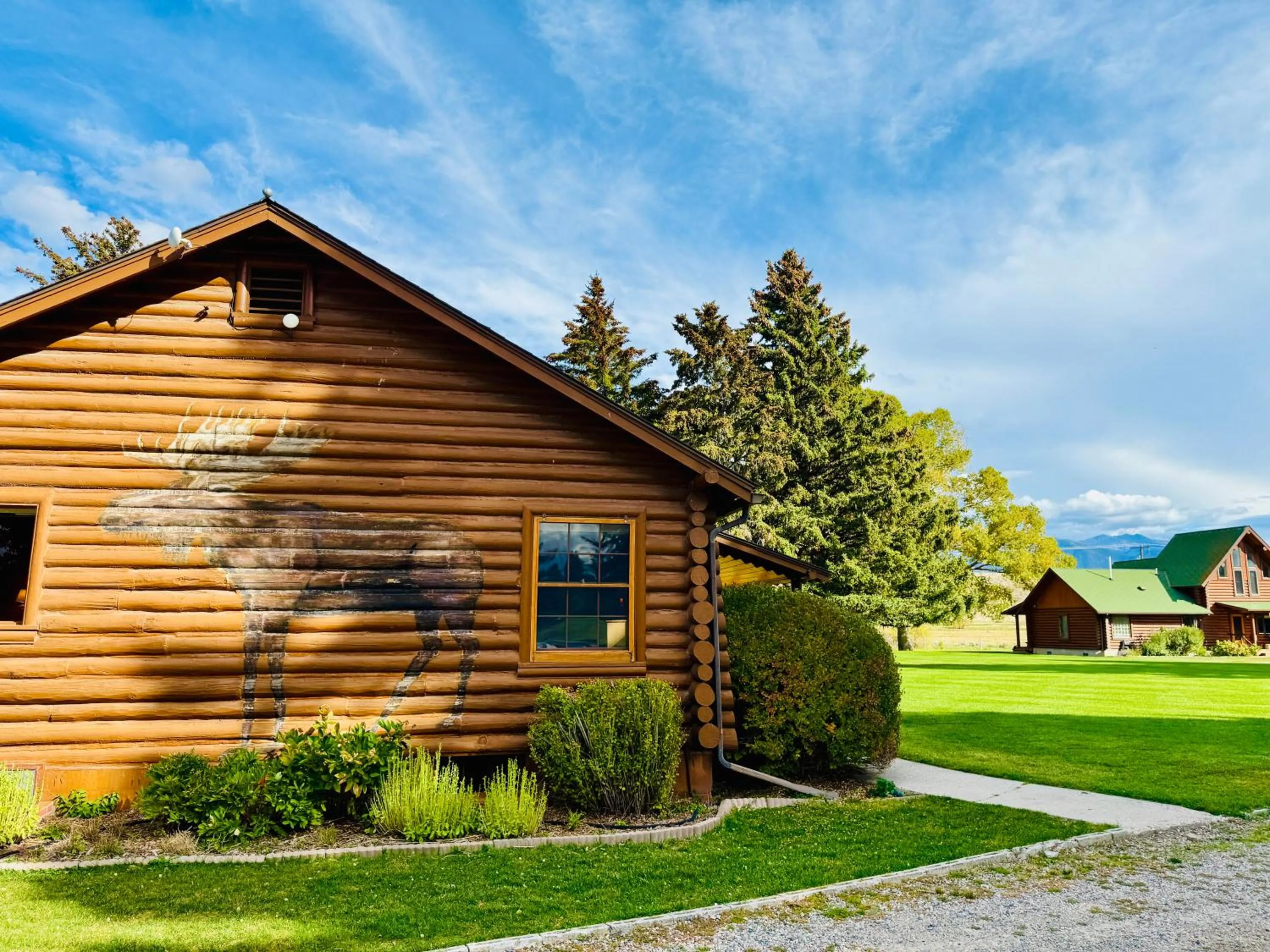 Property building in El Western Cabins & Lodges