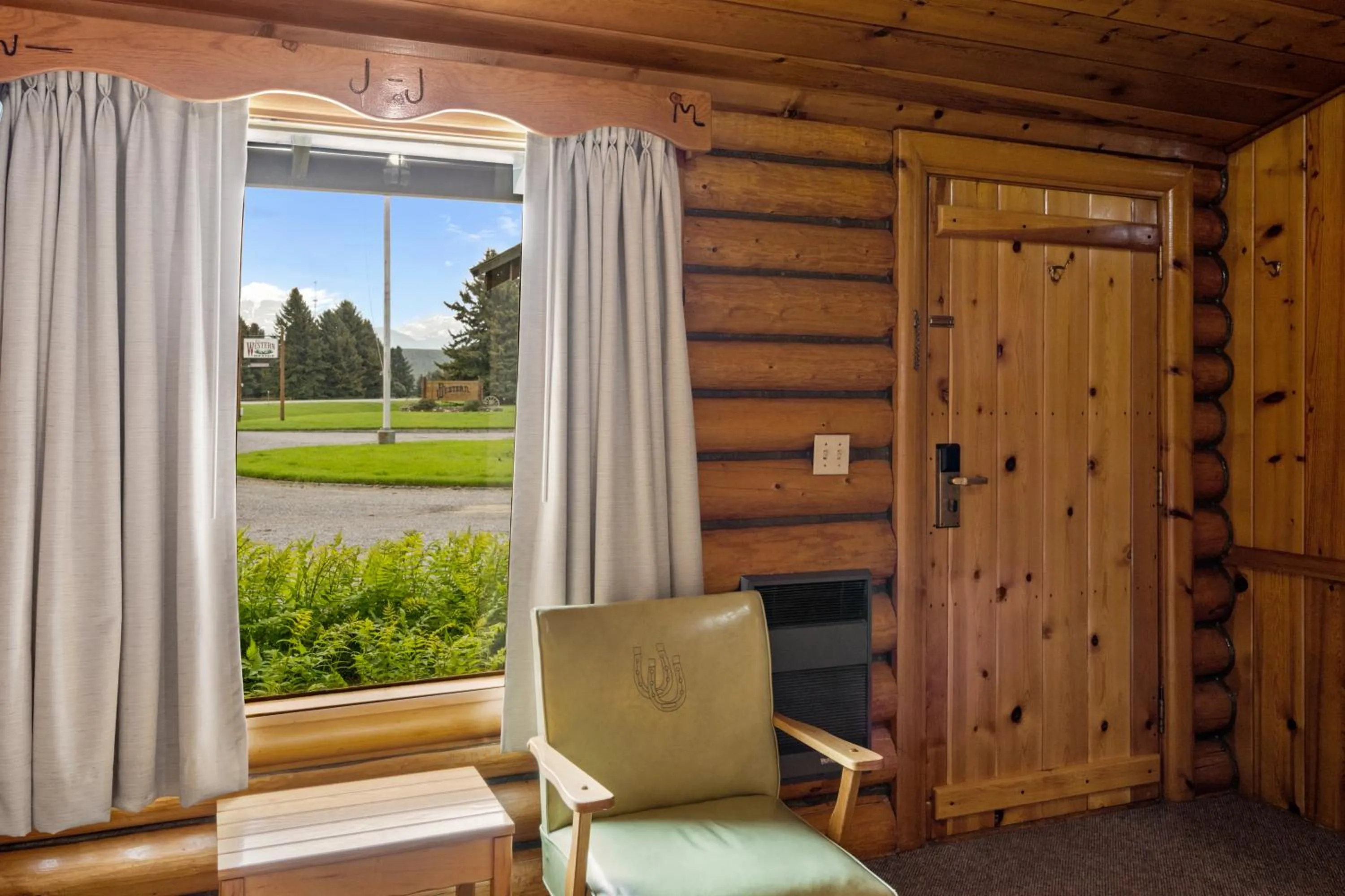 Seating area in El Western Cabins & Lodges