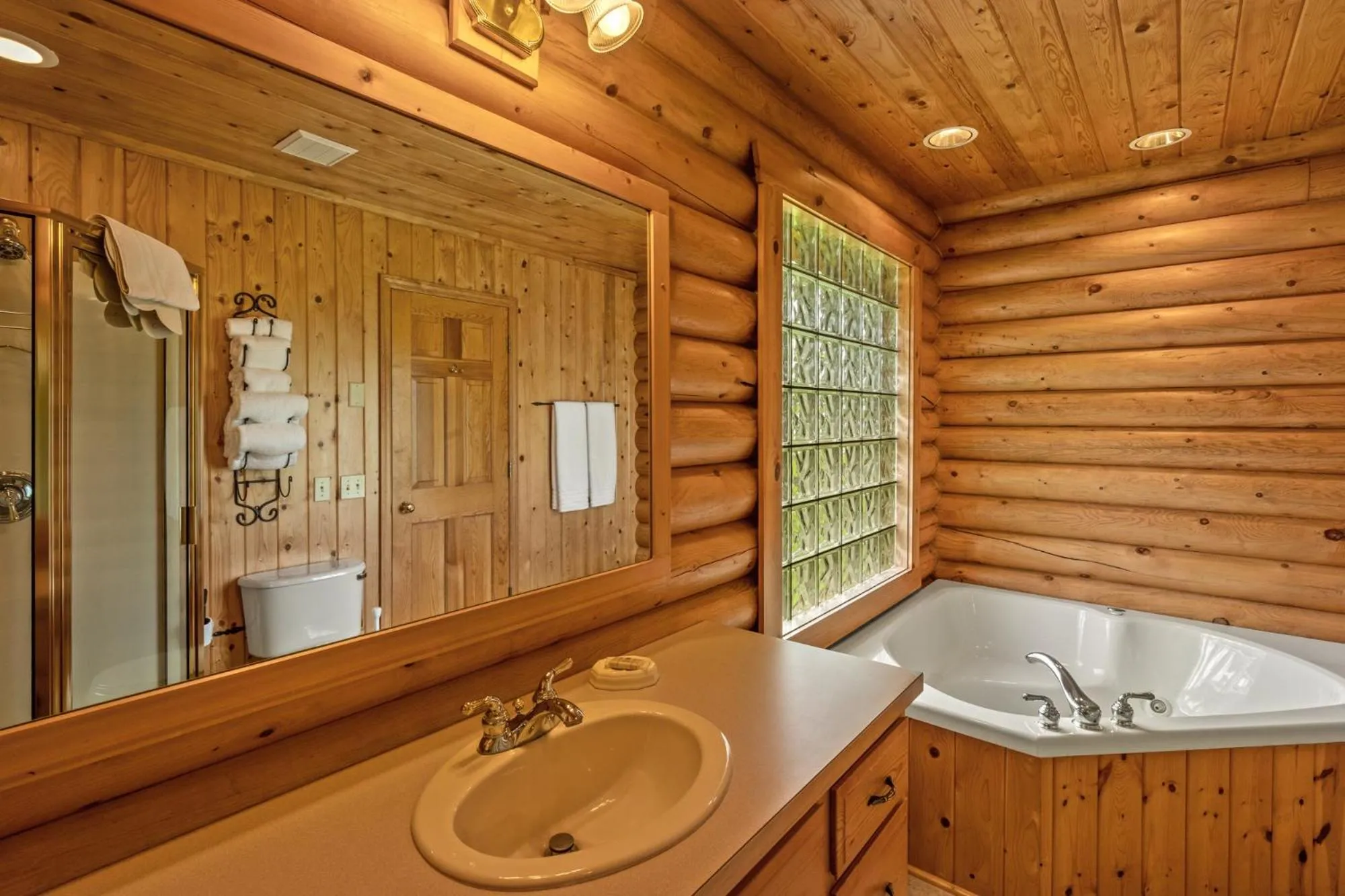 Bathroom in El Western Cabins & Lodges