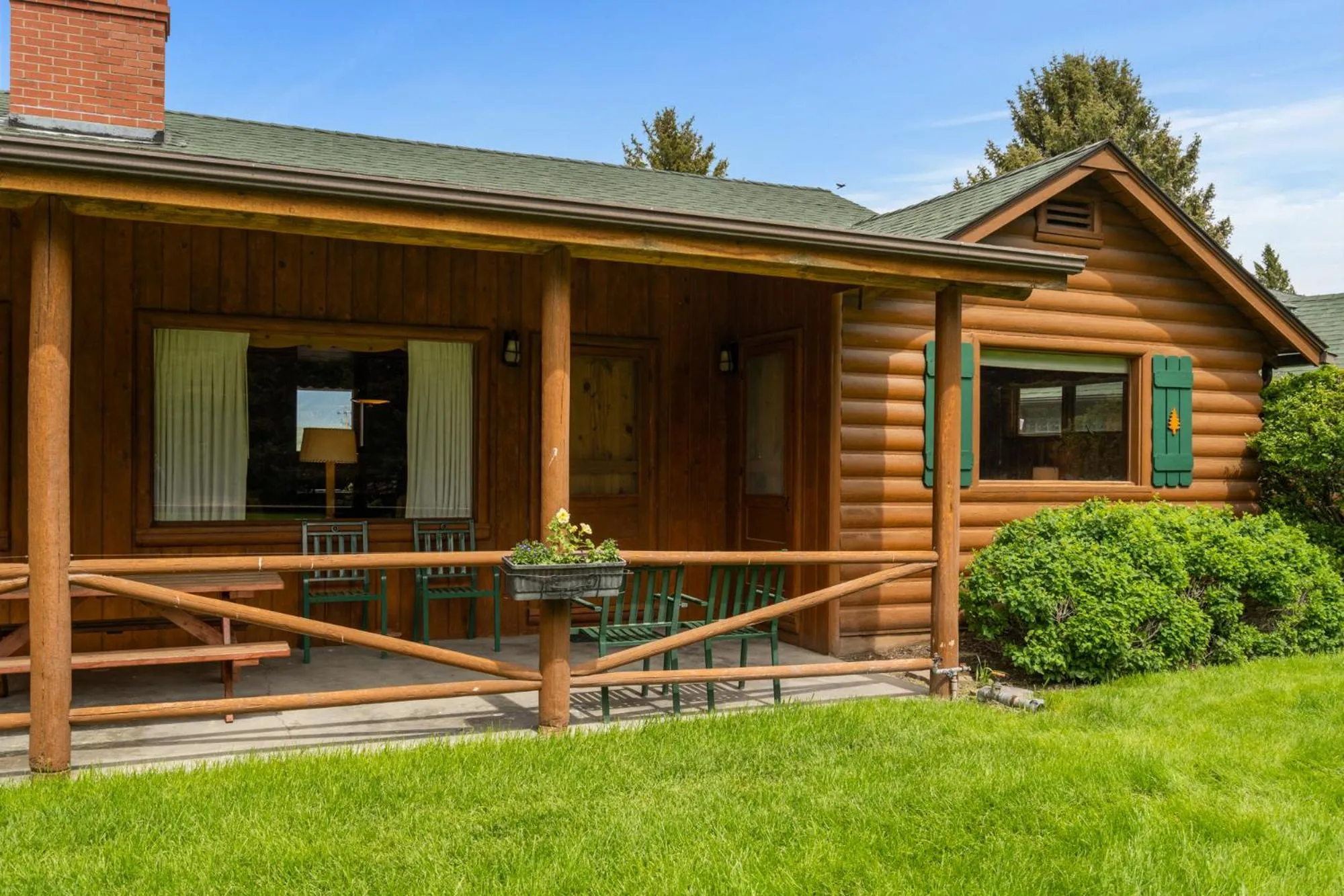 Property building in El Western Cabins & Lodges