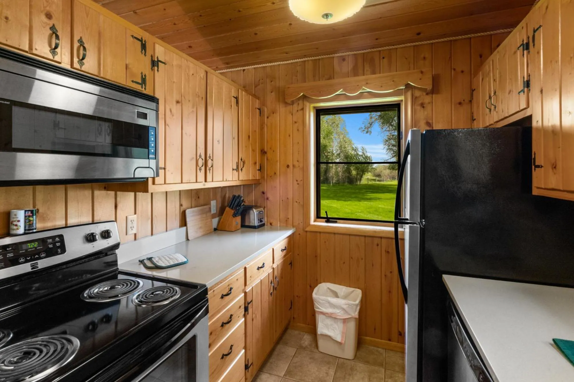 Kitchen or kitchenette in El Western Cabins & Lodges