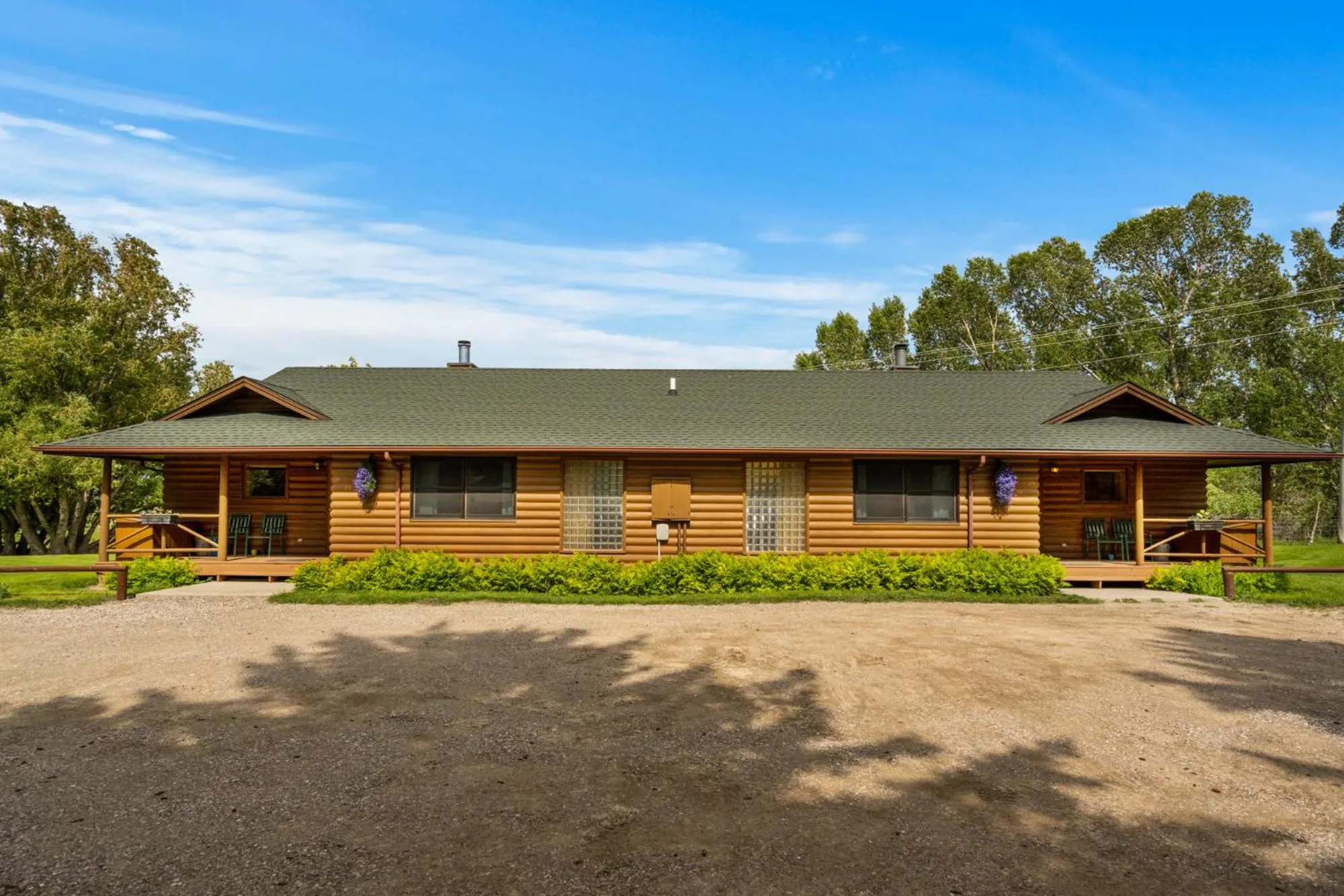 Property building in El Western Cabins & Lodges