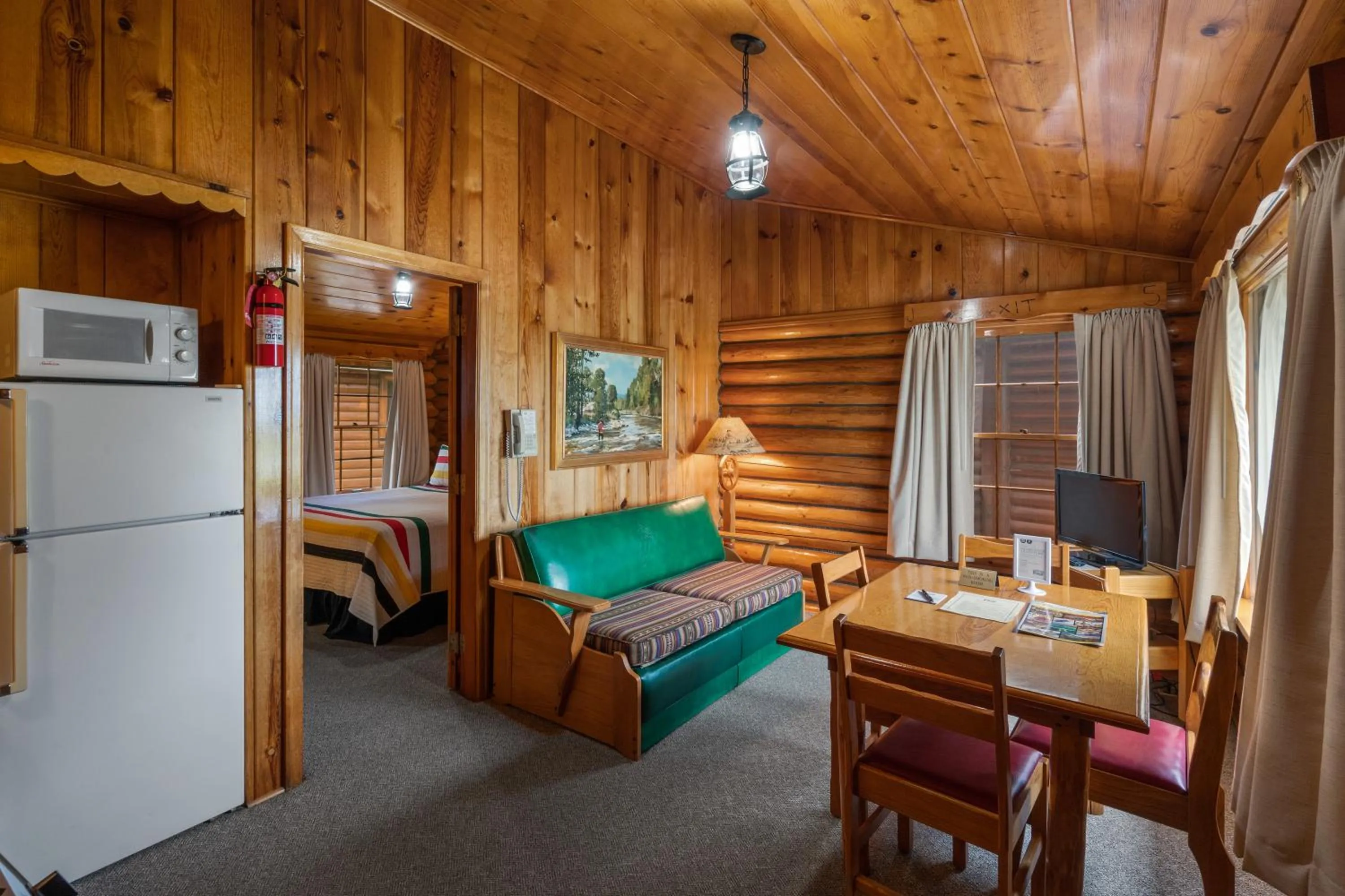 TV and multimedia in El Western Cabins & Lodges