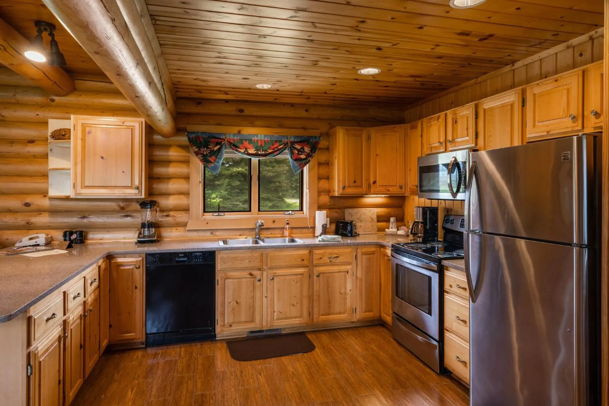 Coffee/tea facilities in El Western Cabins & Lodges