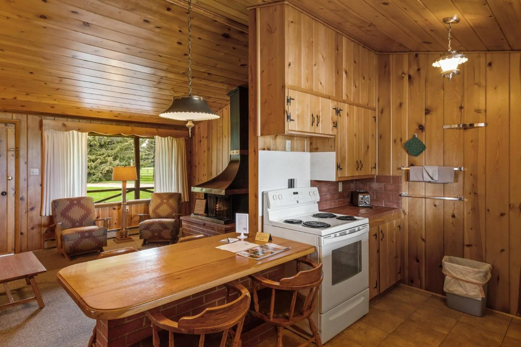 Kitchen or kitchenette in El Western Cabins & Lodges