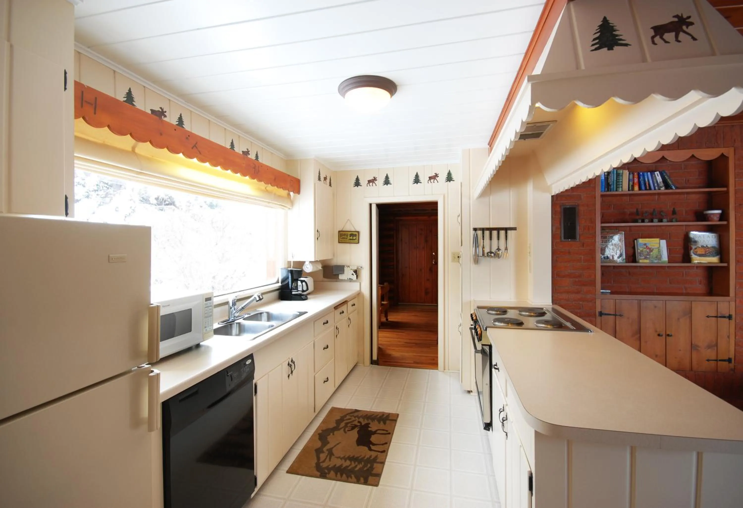 Coffee/tea facilities in El Western Cabins & Lodges