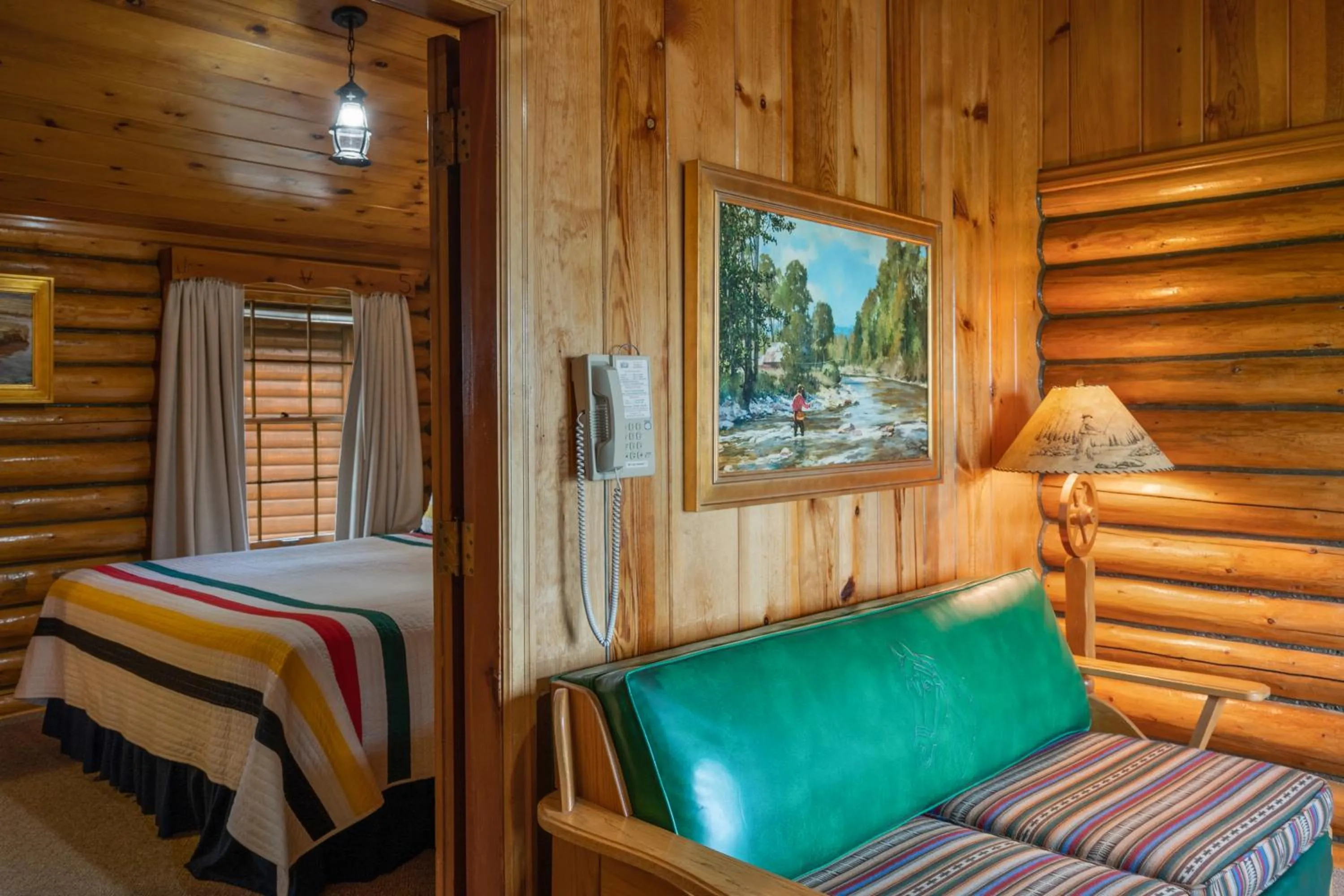 Bed in El Western Cabins & Lodges