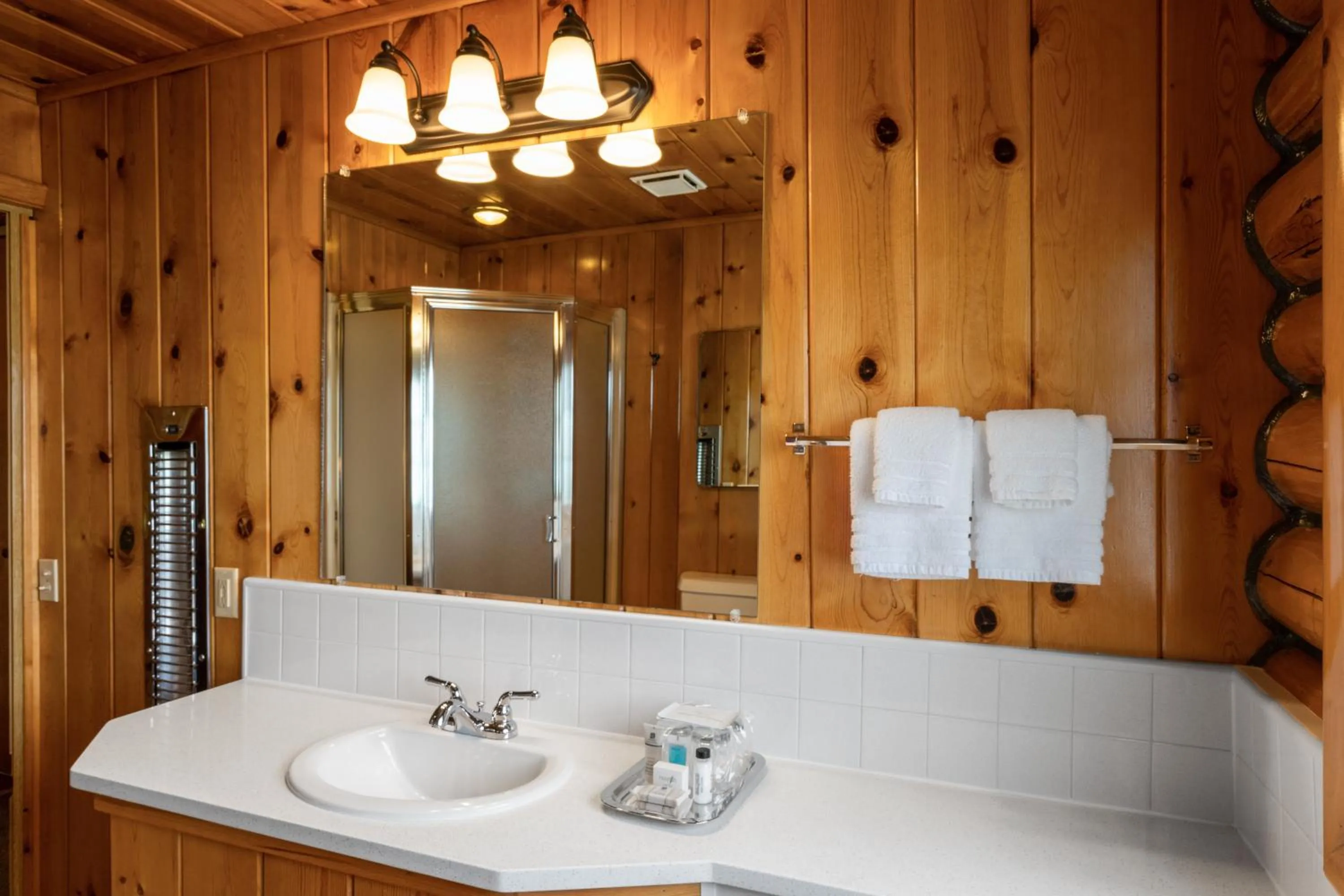 Bathroom in El Western Cabins & Lodges