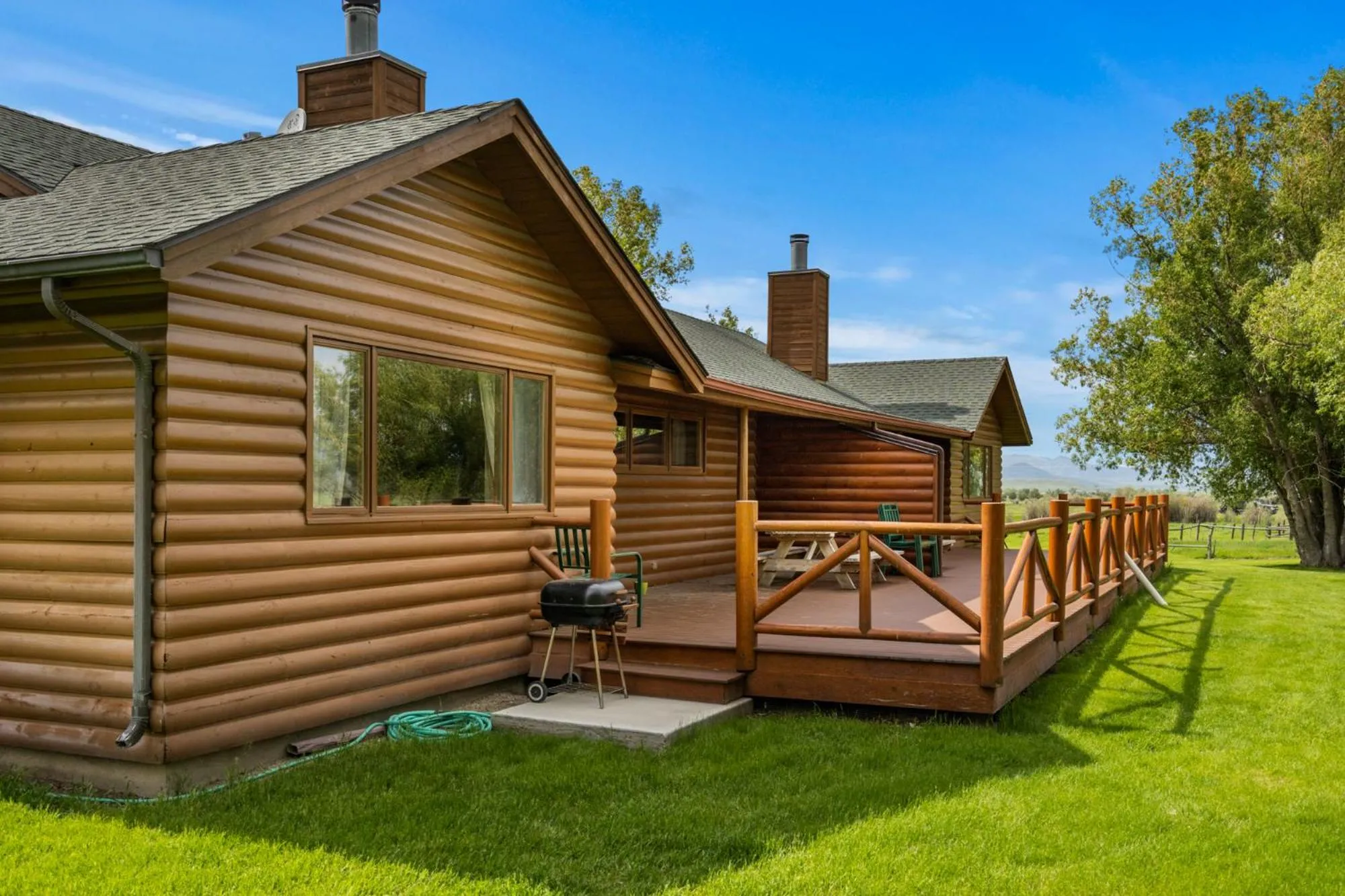 Patio in El Western Cabins & Lodges