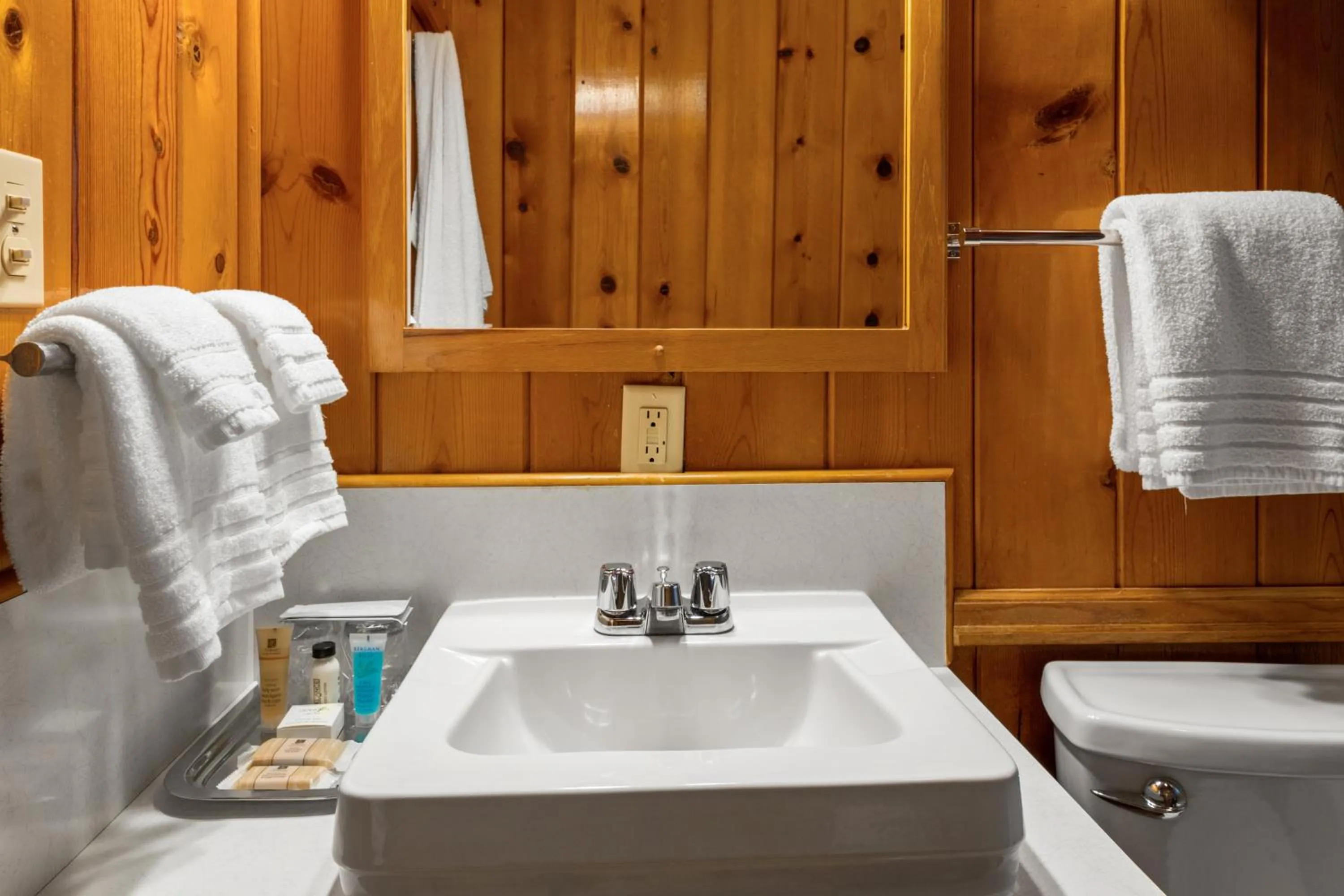 Bathroom in El Western Cabins & Lodges