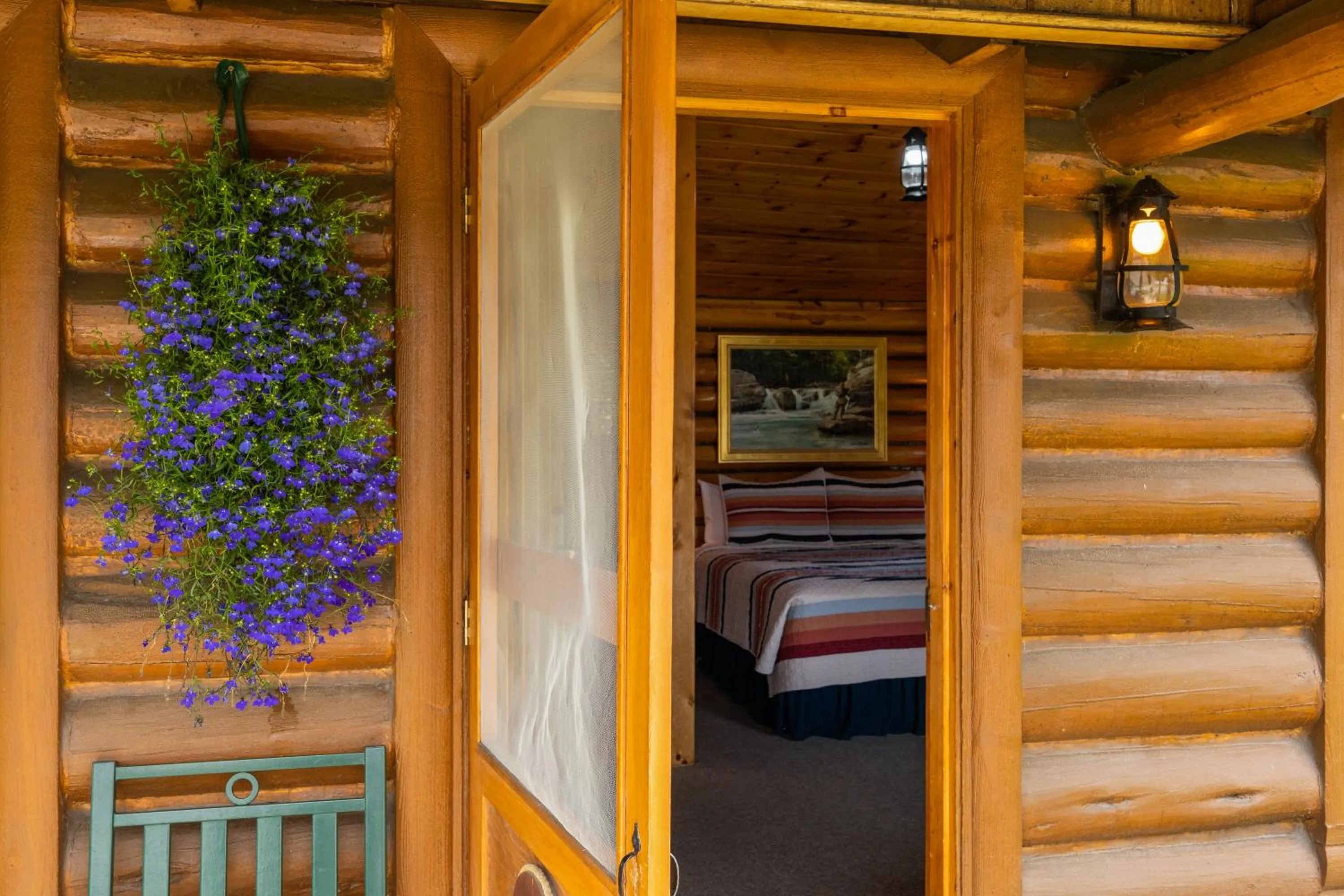 Property building, Bed in El Western Cabins & Lodges