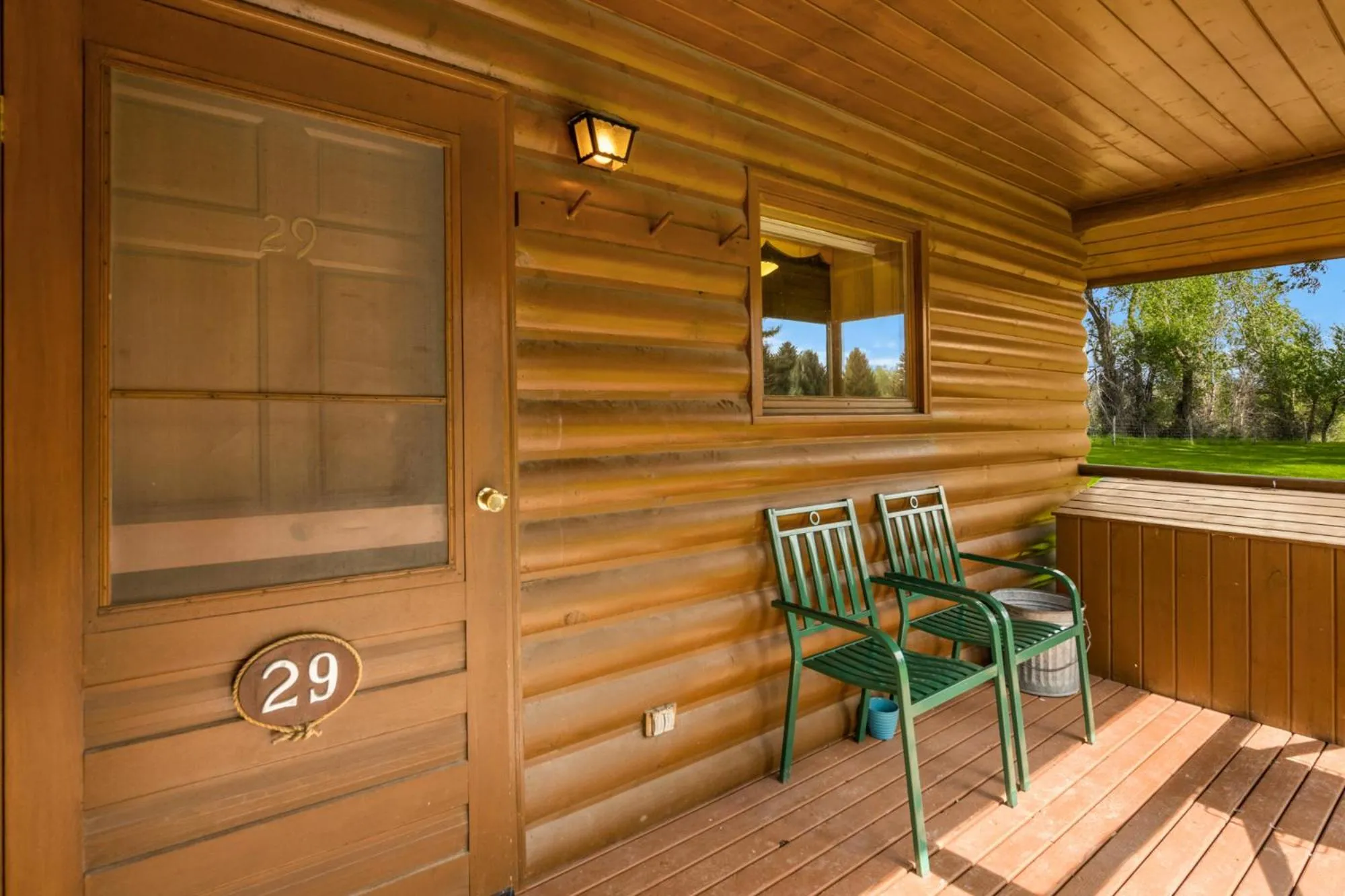 Patio in El Western Cabins & Lodges