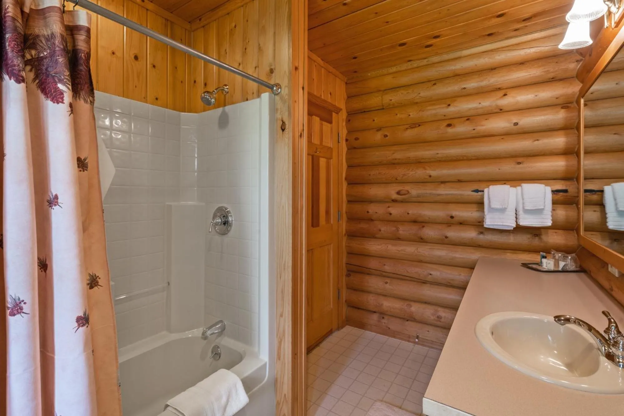 Shower in El Western Cabins & Lodges