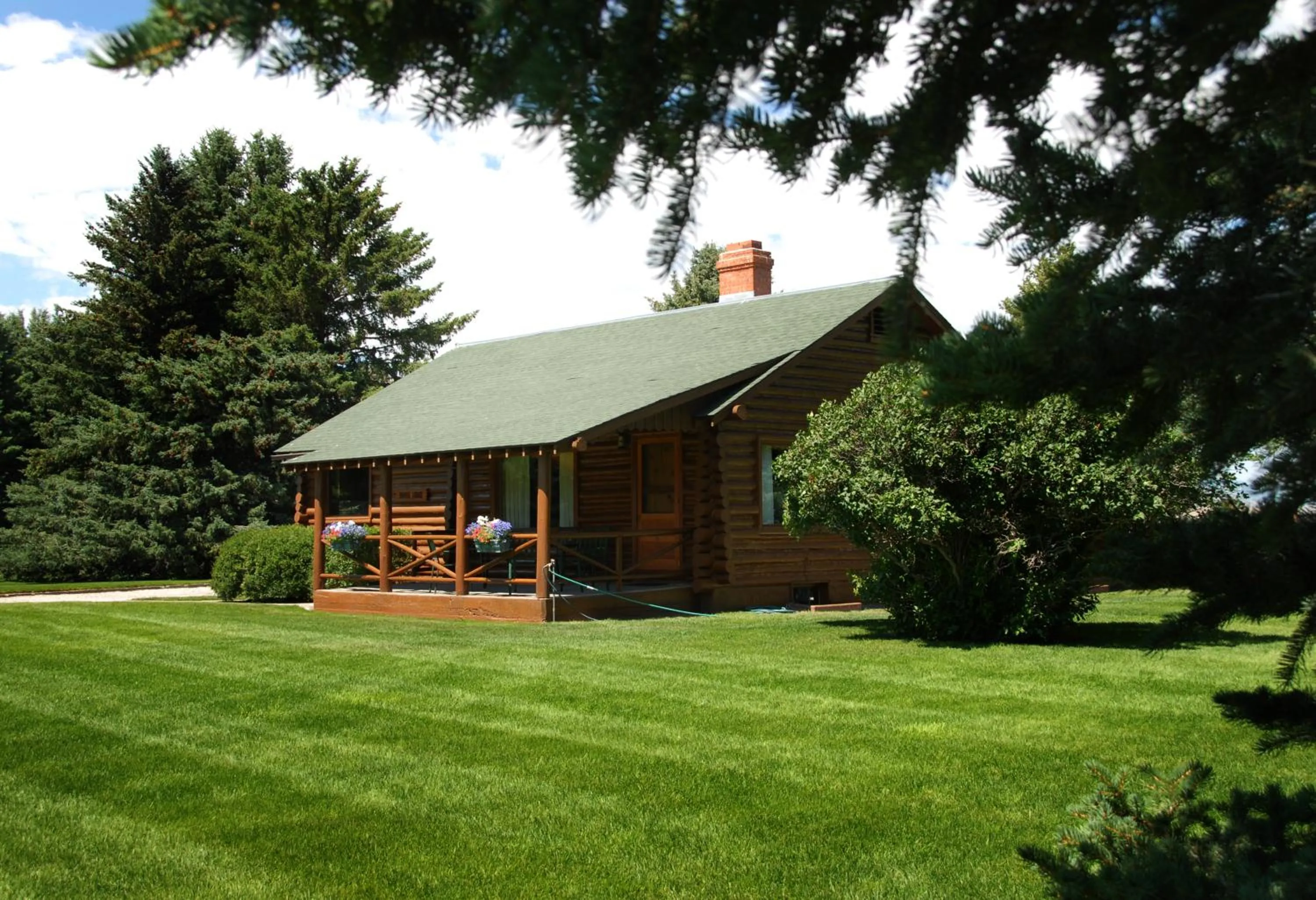Property building in El Western Cabins & Lodges