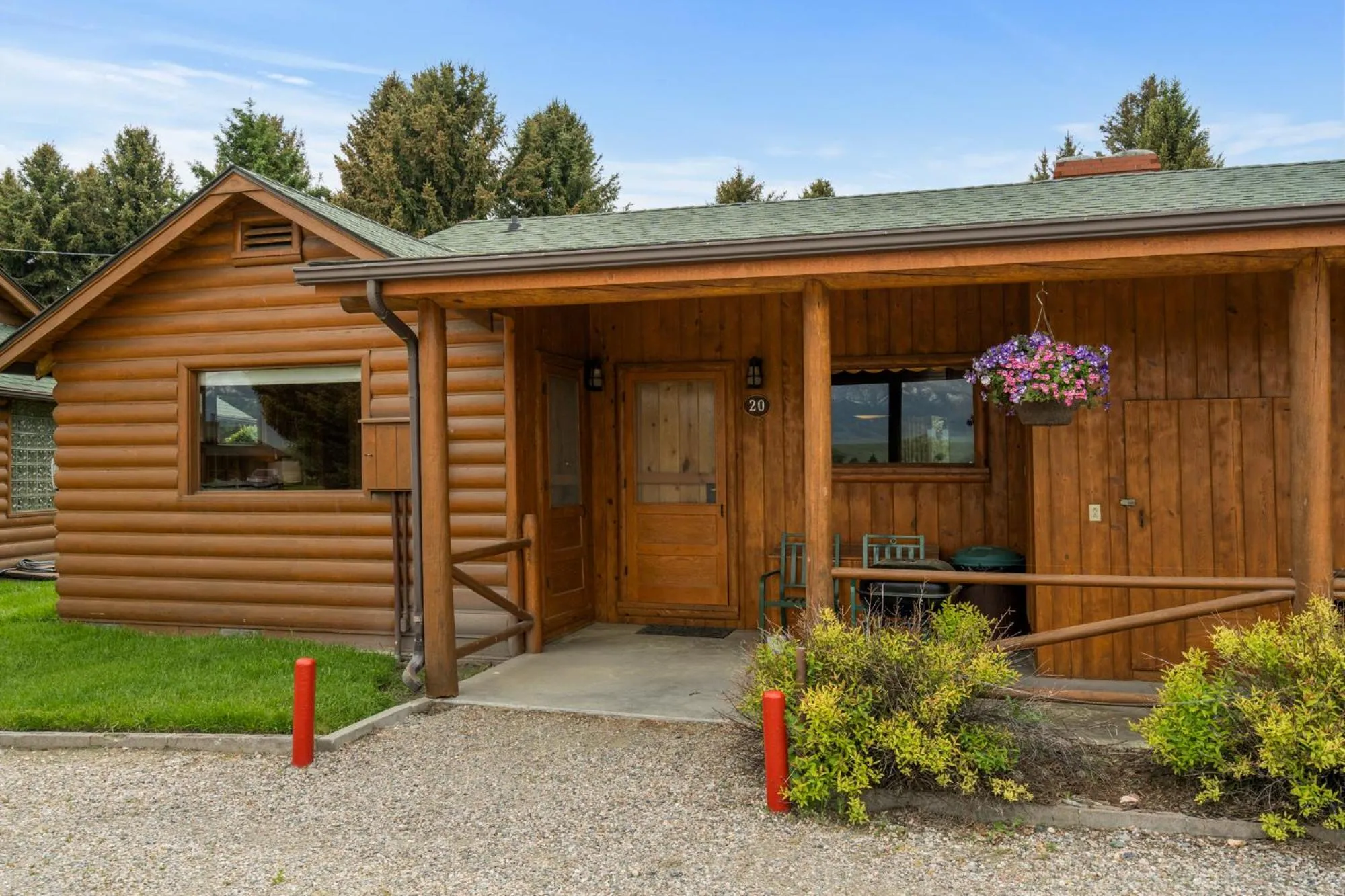 Property building in El Western Cabins & Lodges