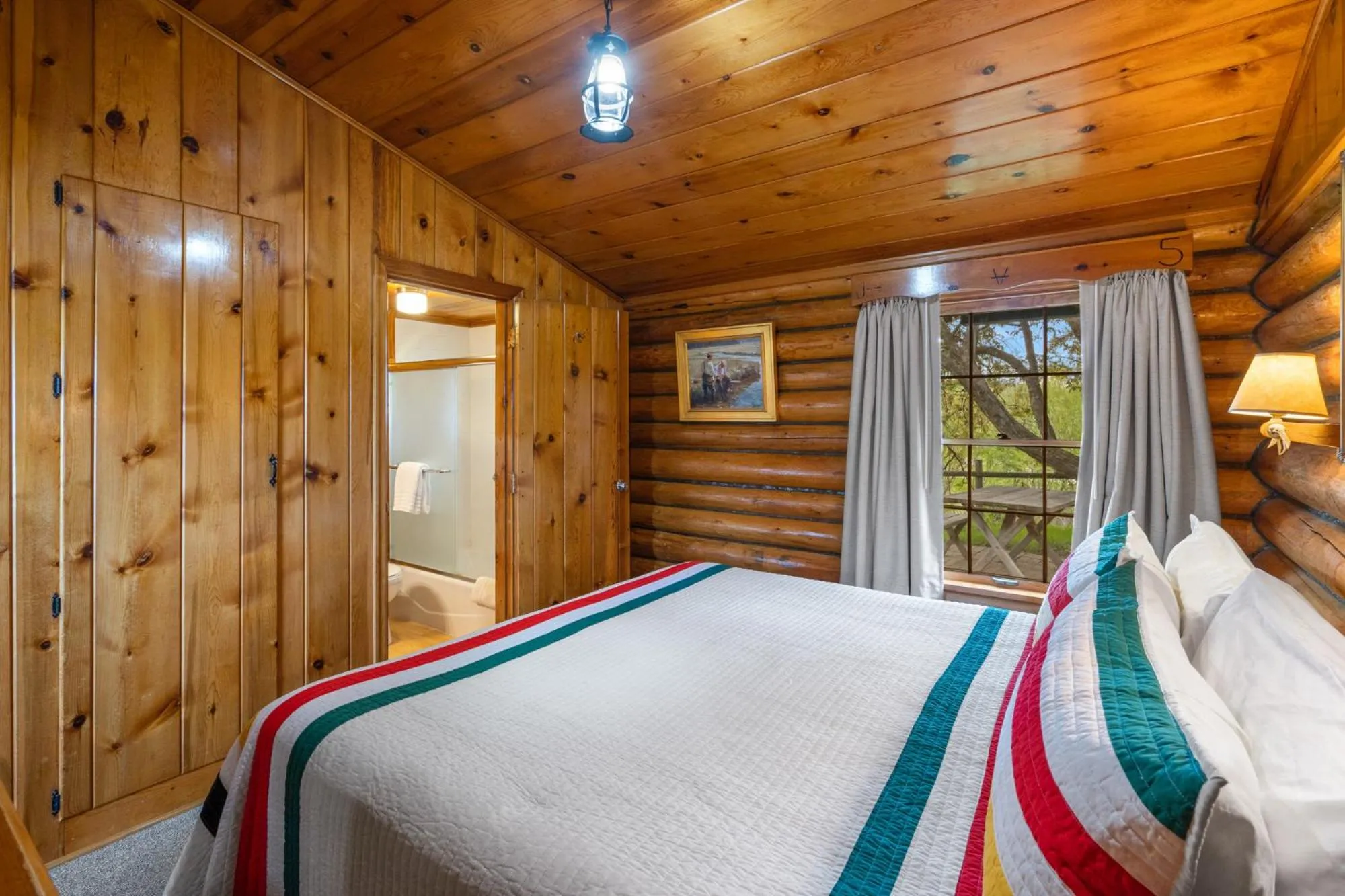 Bed in El Western Cabins & Lodges