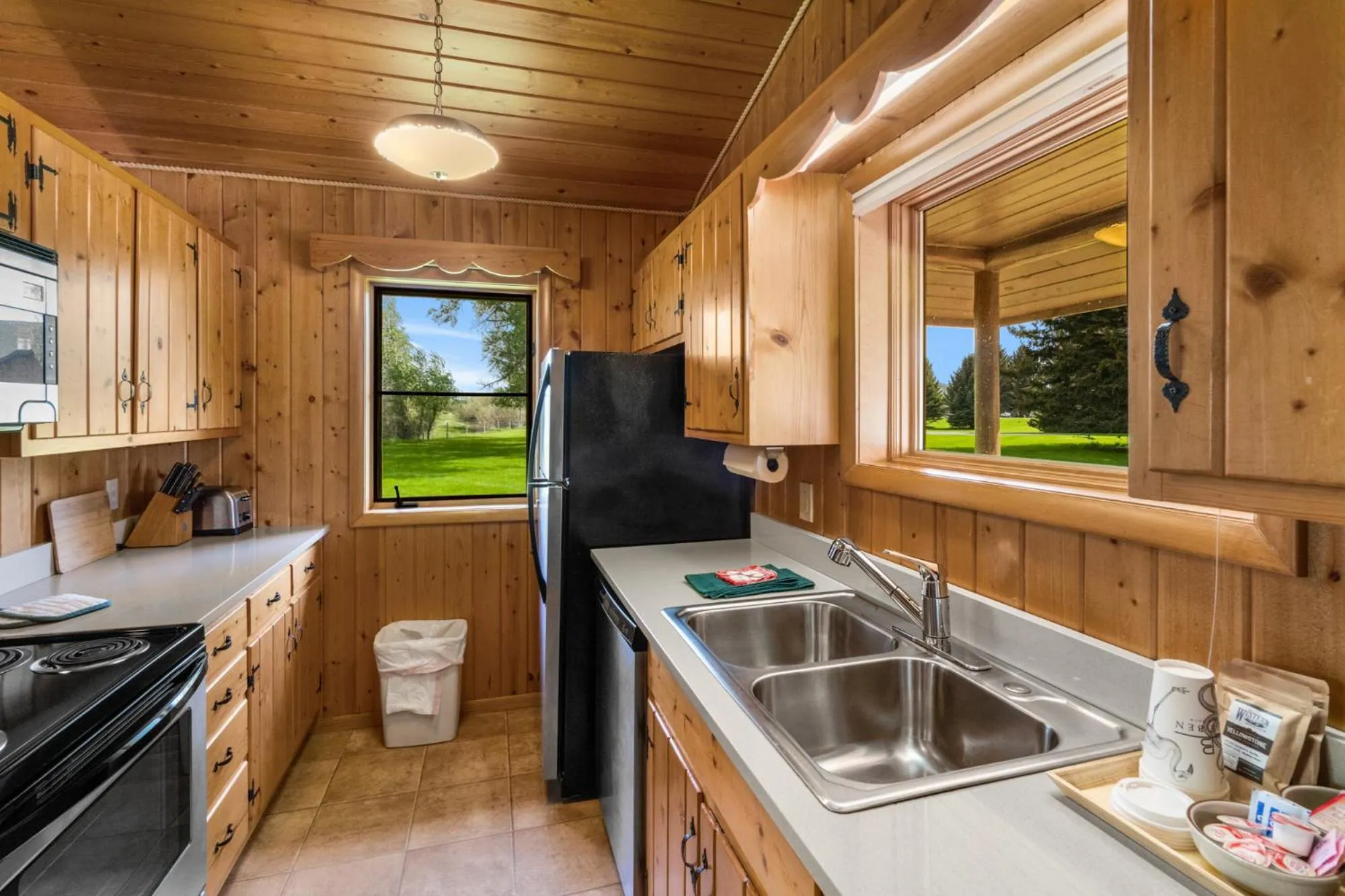 Kitchen or kitchenette in El Western Cabins & Lodges
