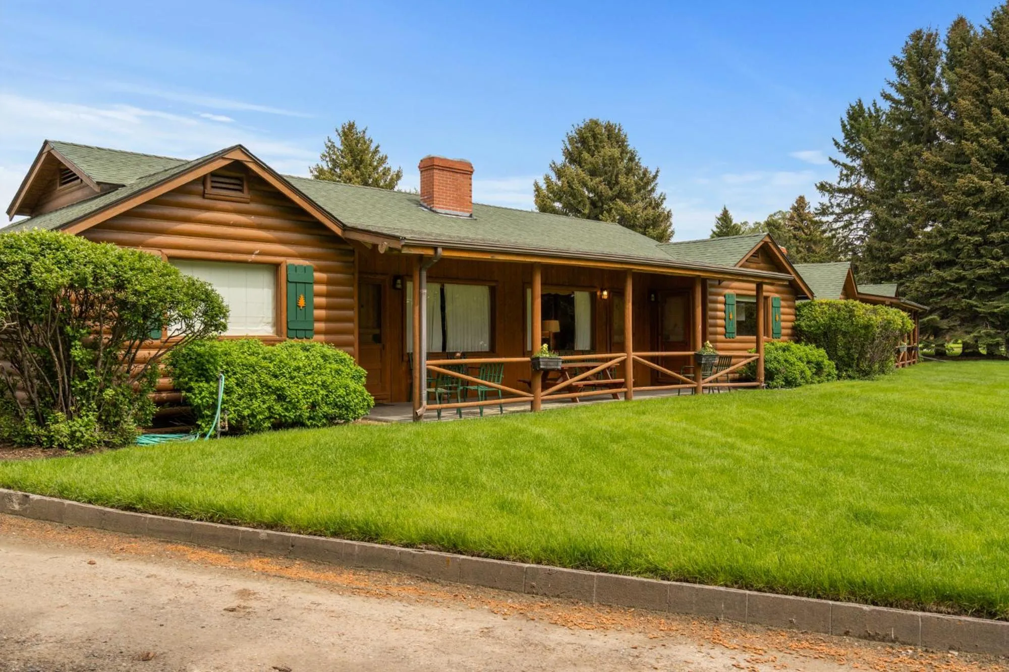 Property building in El Western Cabins & Lodges