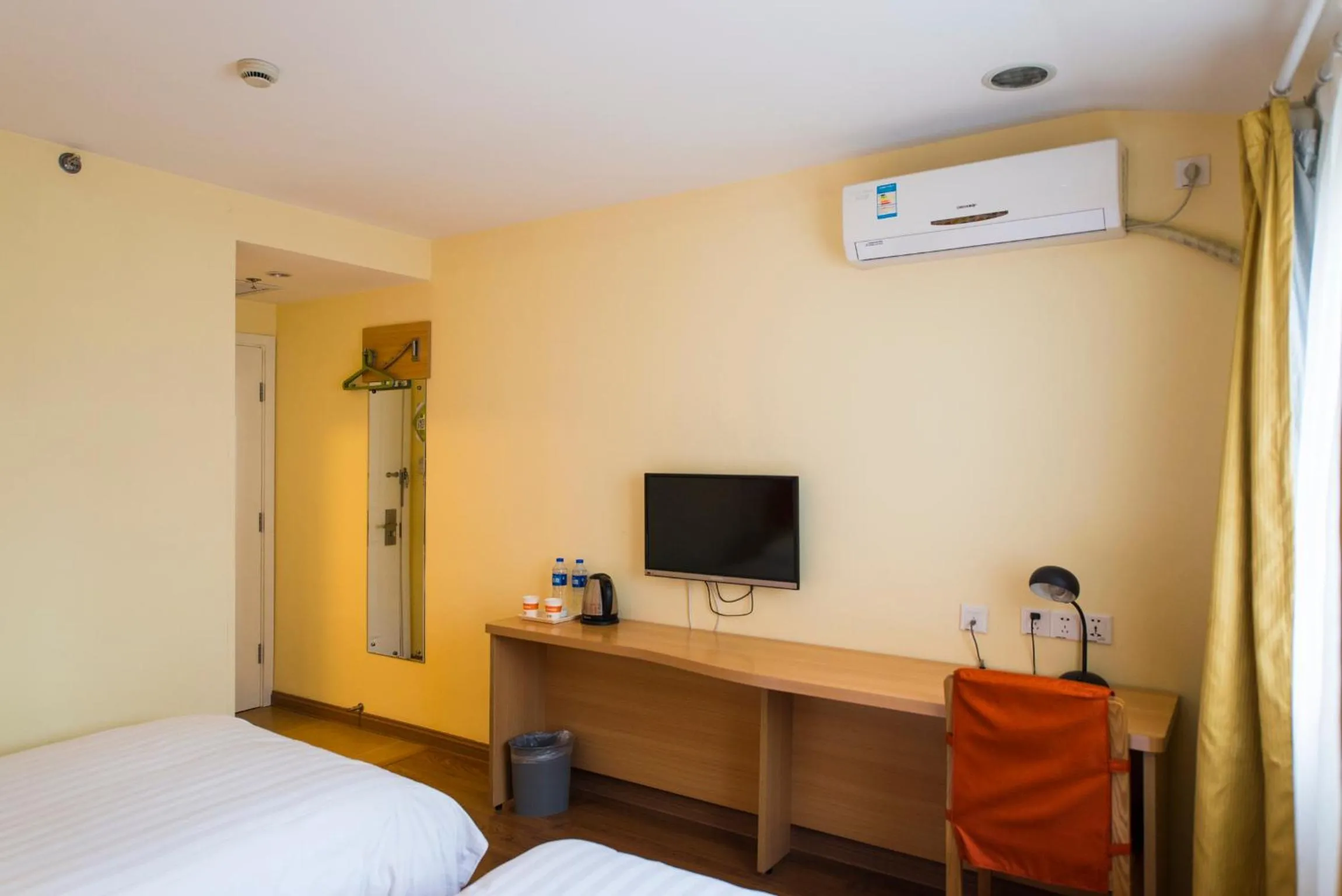 Bed in Home Inn Suzhou Taihu Lake Dongshan Town