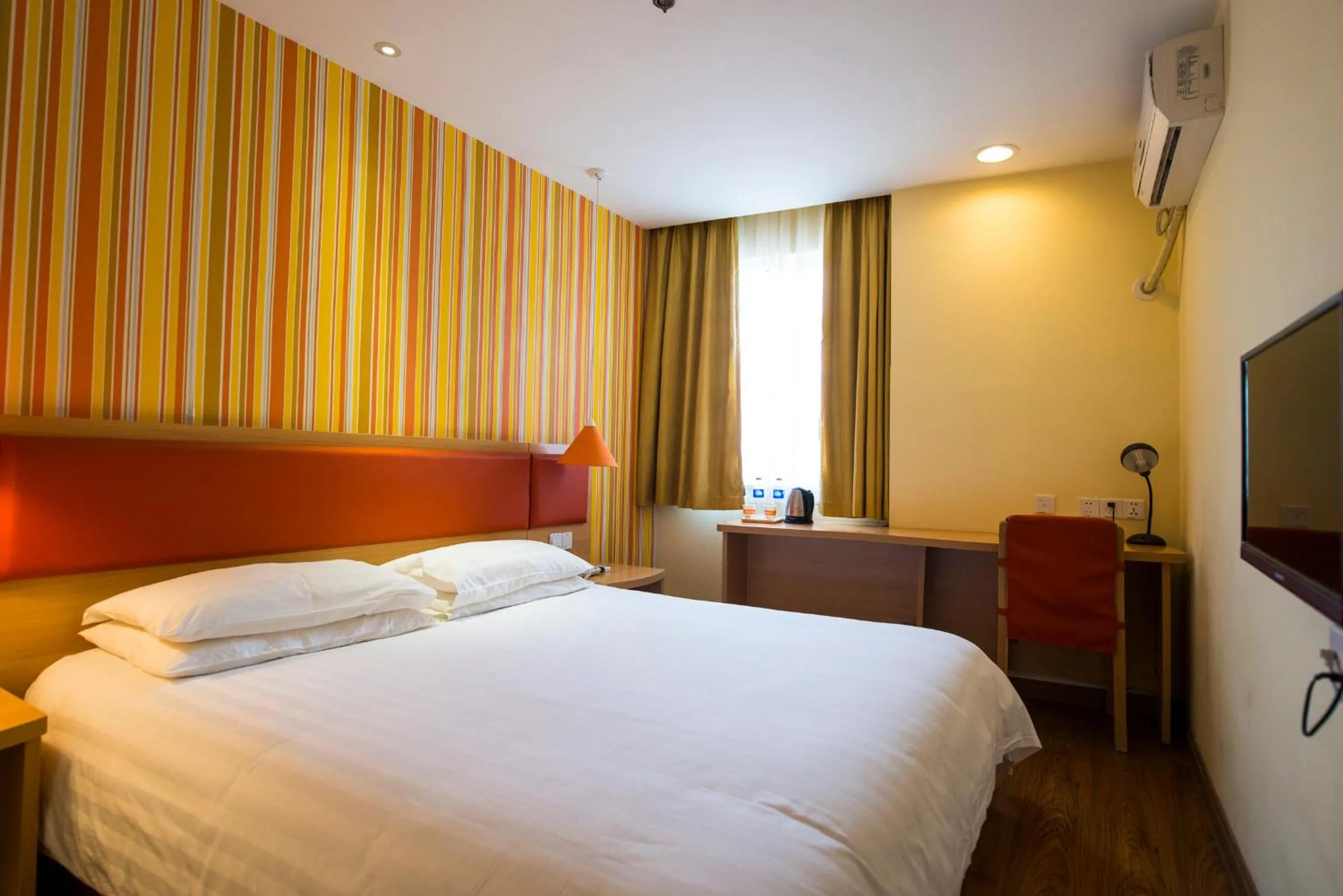 Bed in Home Inn Suzhou Taihu Lake Dongshan Town