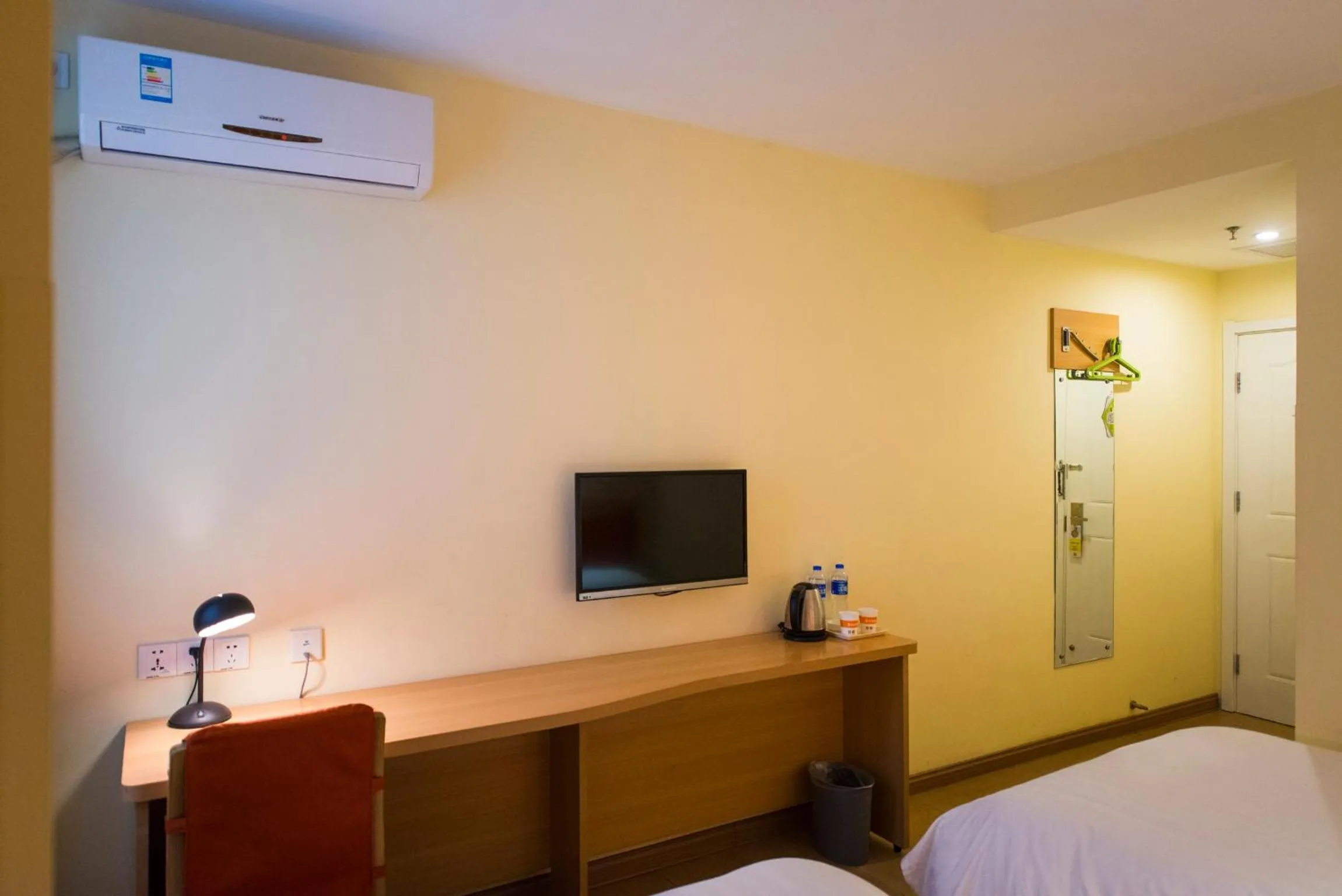 Bed in Home Inn Suzhou Taihu Lake Dongshan Town