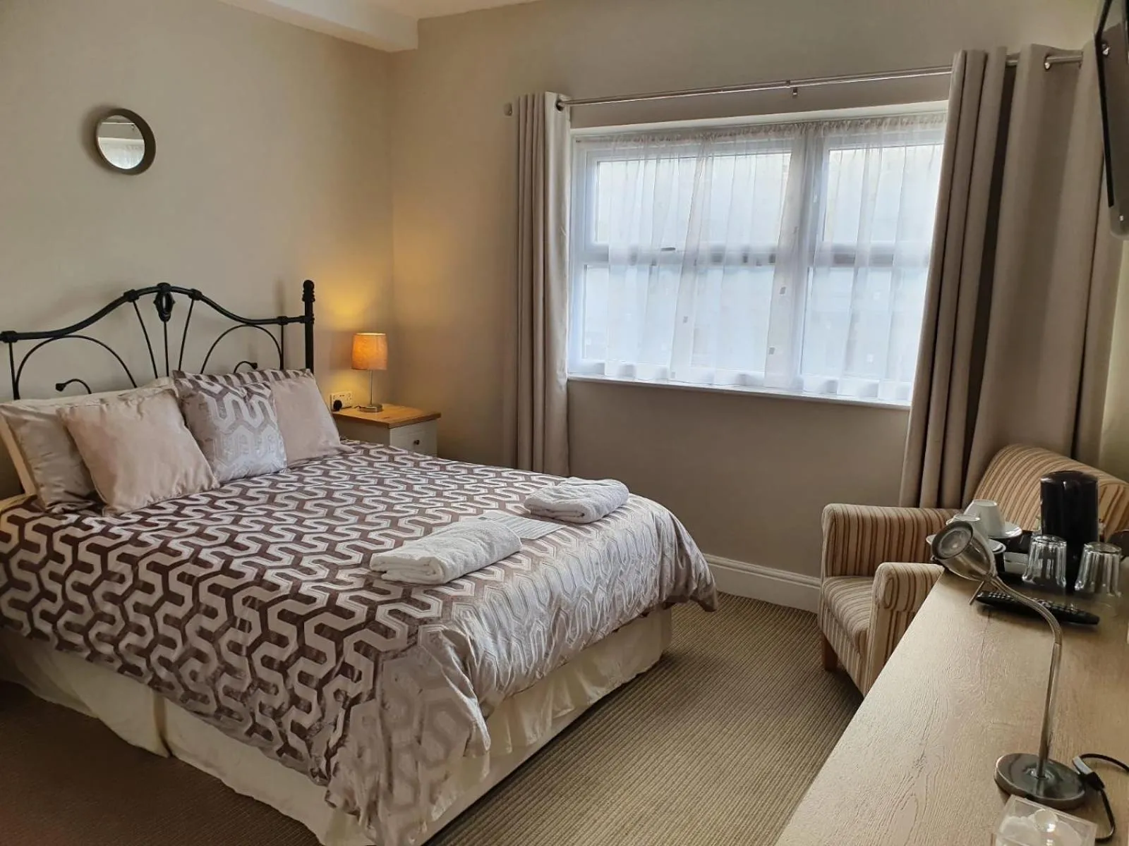Bedroom, Bed in The Lenbrook