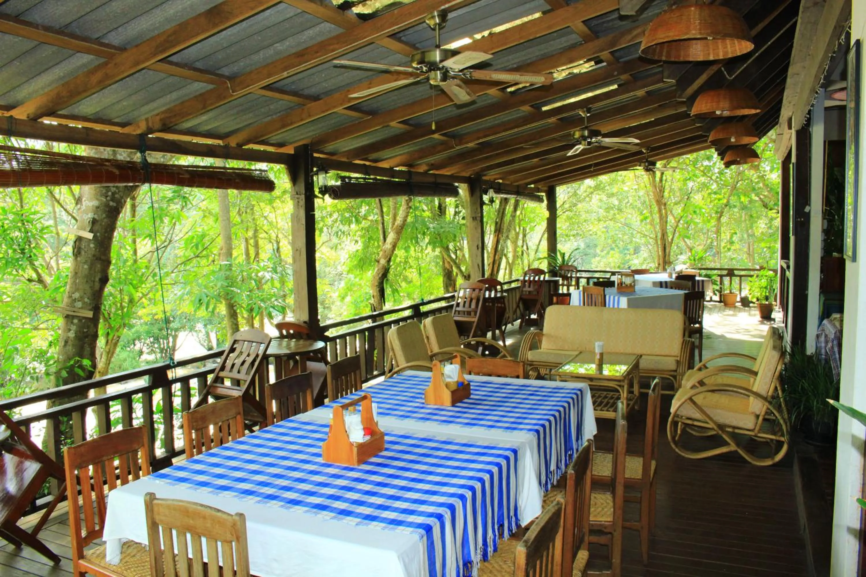 Restaurant/places to eat in Tadlo Lodge
