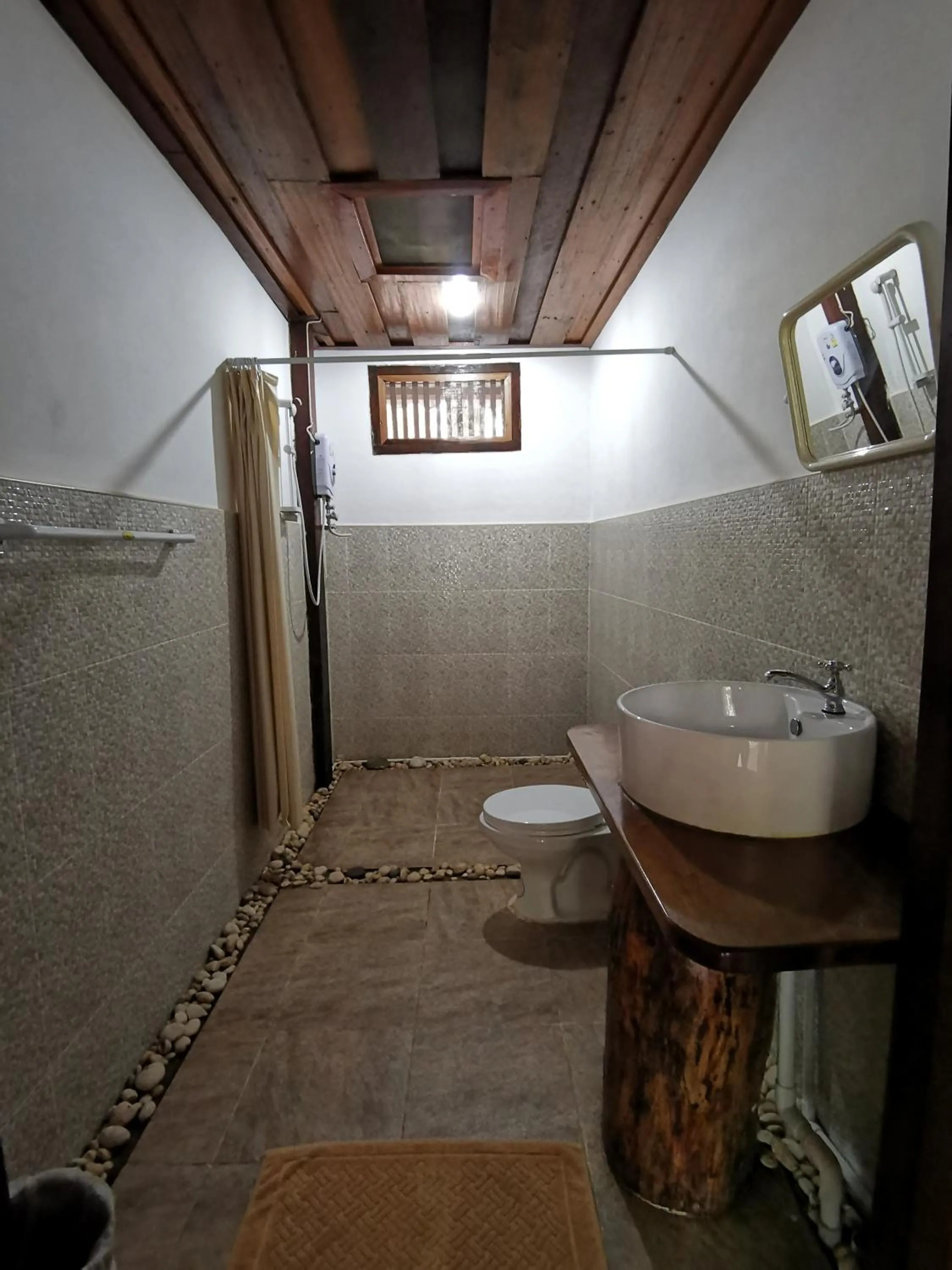 Bathroom in Tadlo Lodge