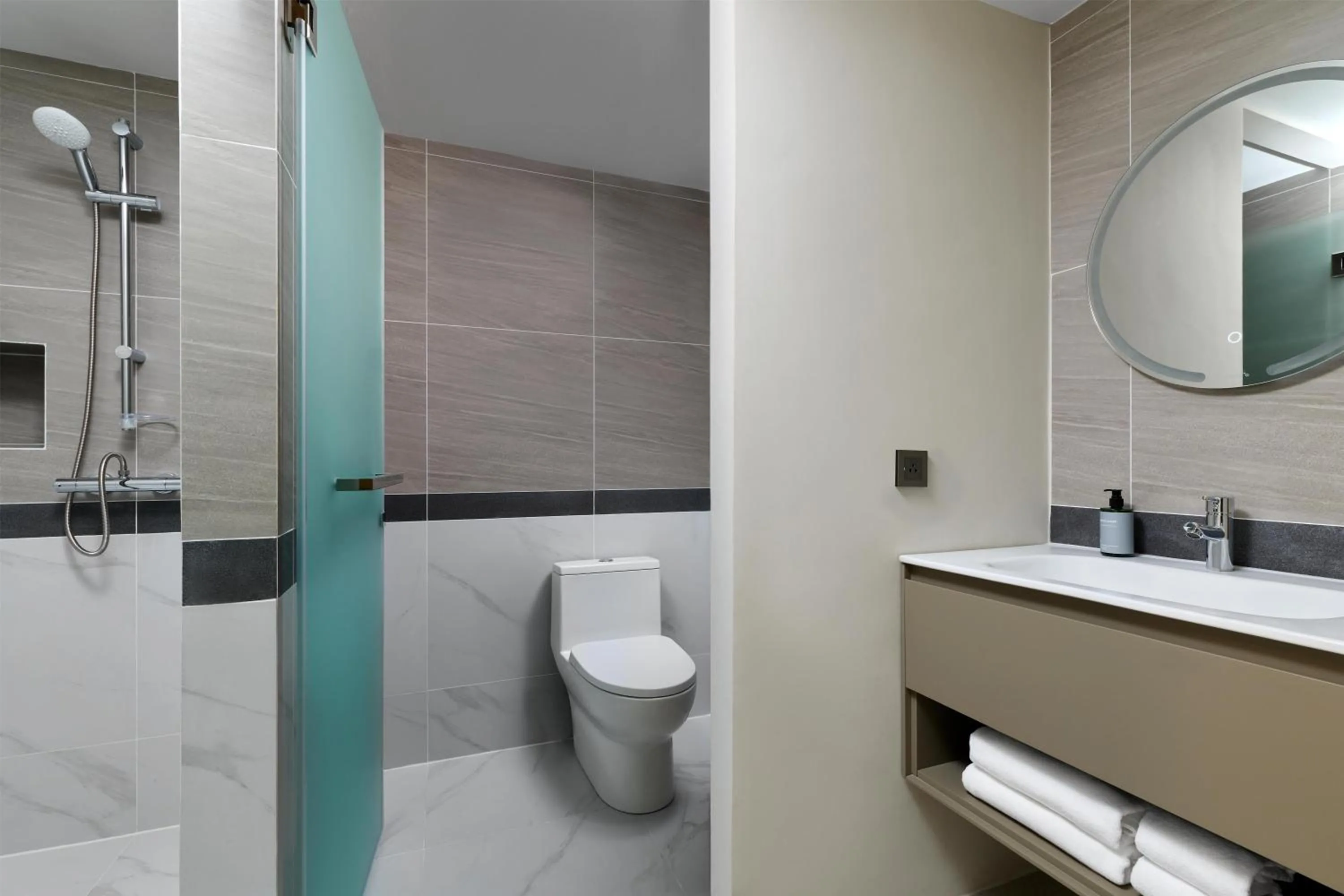 Bathroom in Best Western Matter Tiwanon Hotel