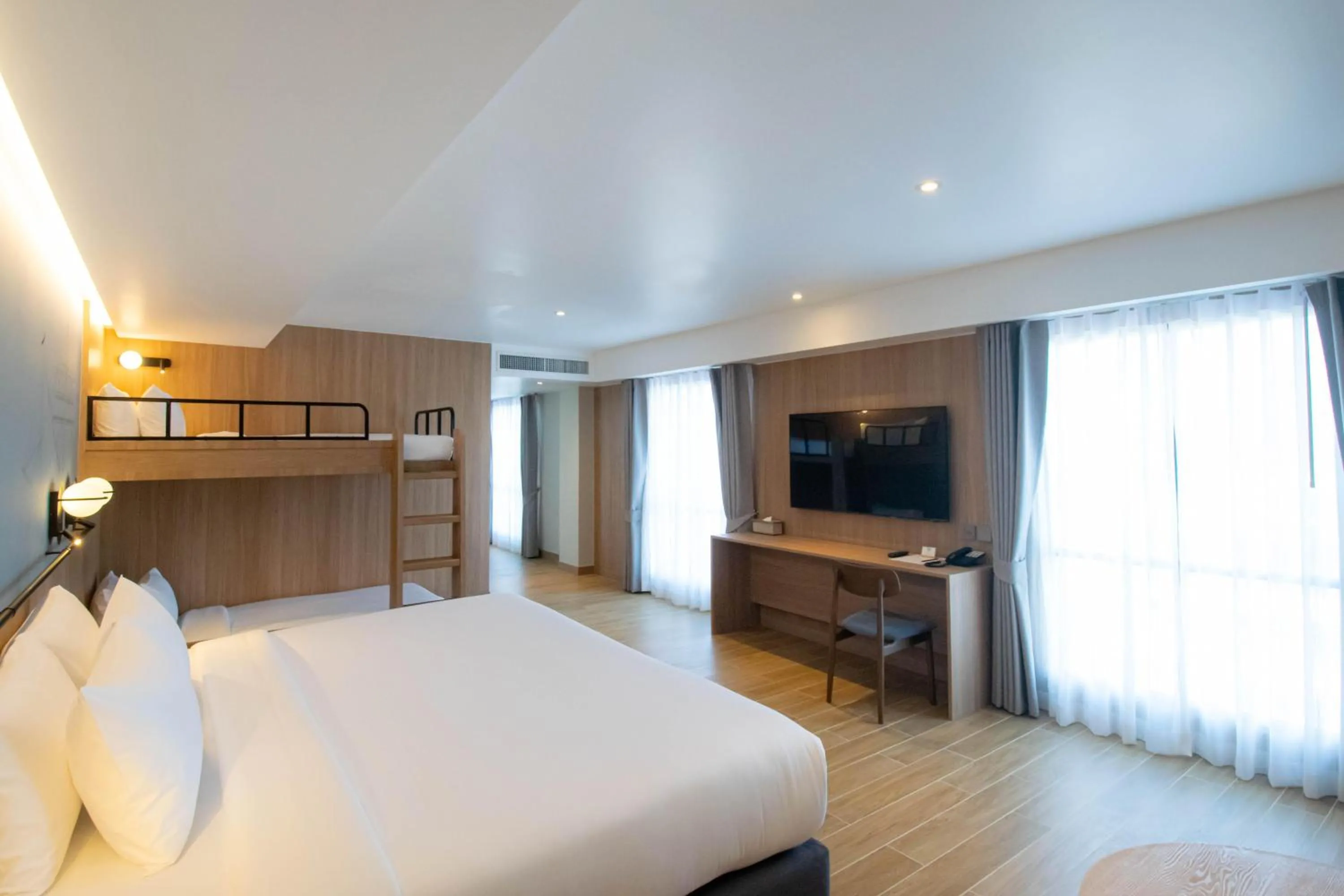 Photo of the whole room, Bed in Best Western Matter Tiwanon Hotel