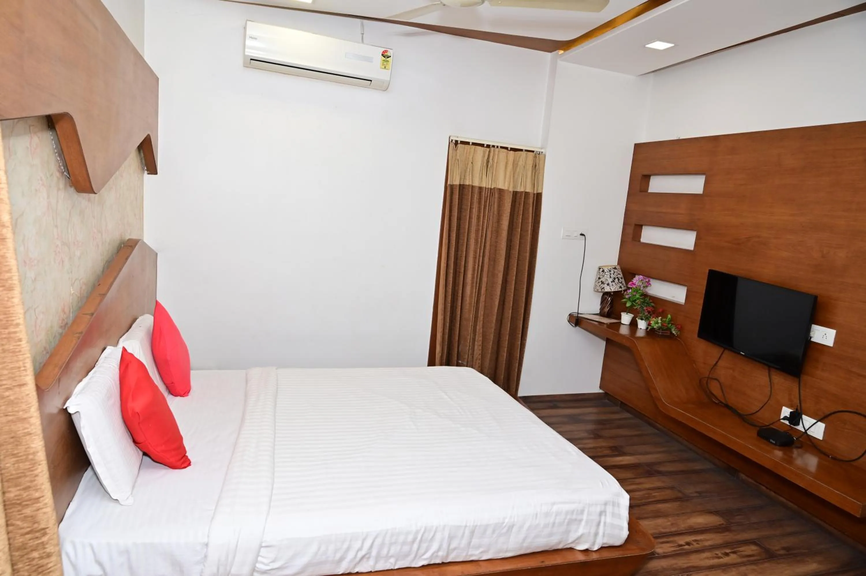 Bed in Sri Shivam Hotel