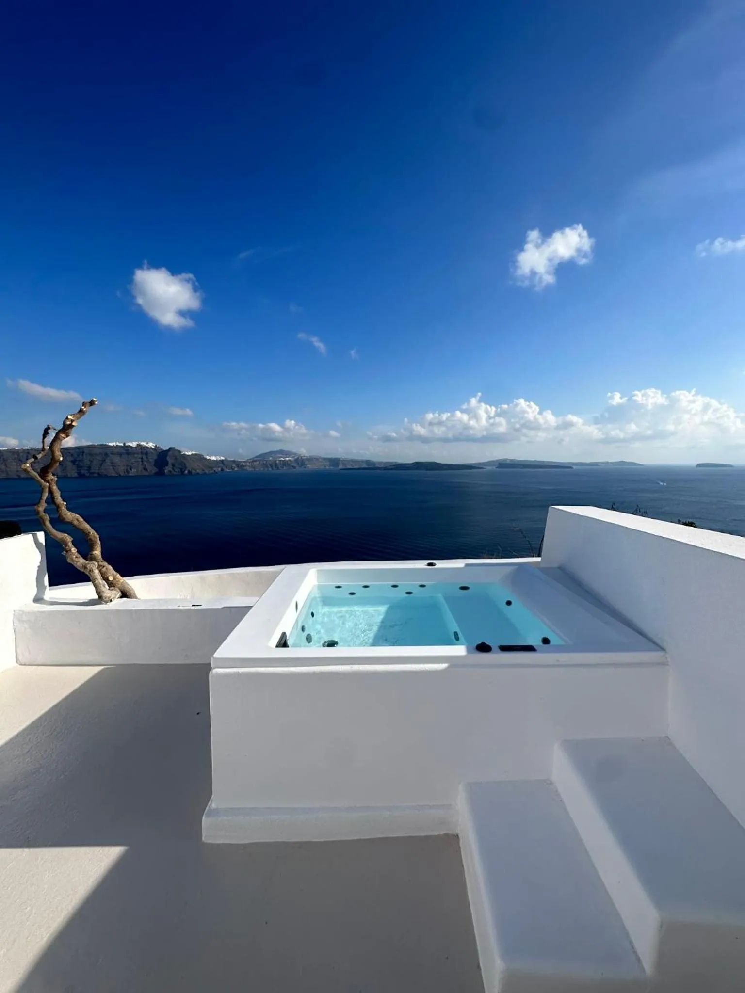 You and Me Suites Oia