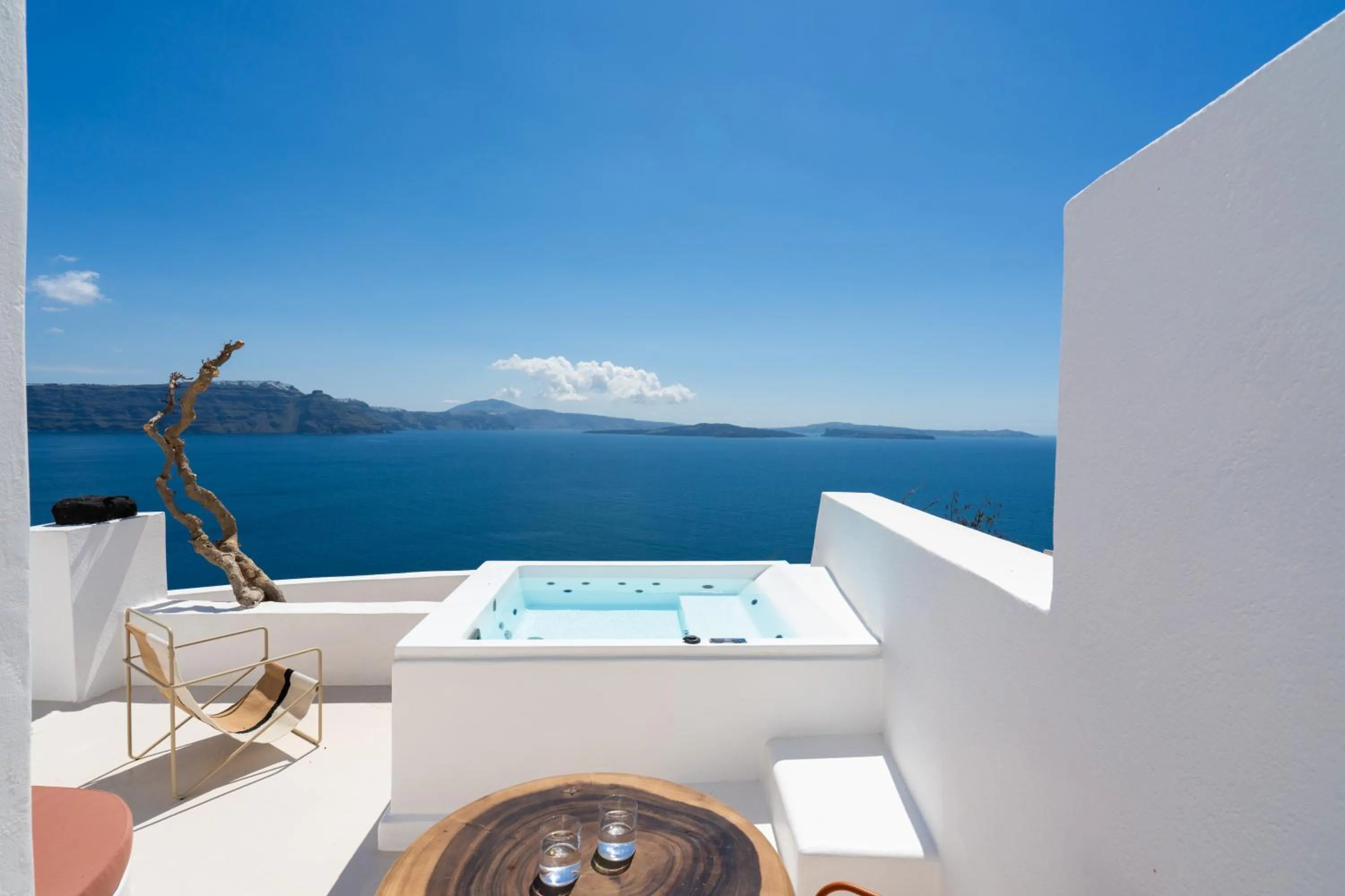 Cave Suite with Outdoor Heated Plunge Pool in You and Me Suites Oia