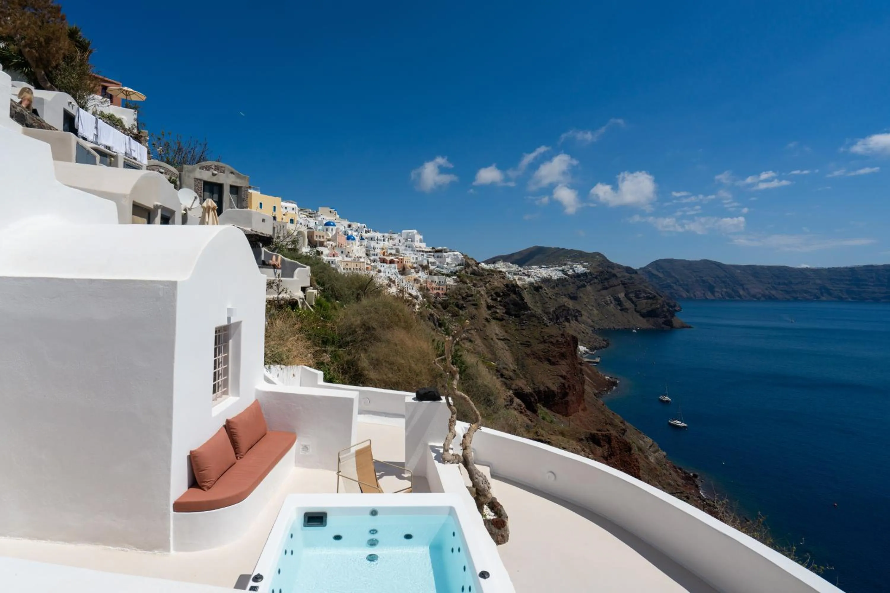 You and Me Suites Oia