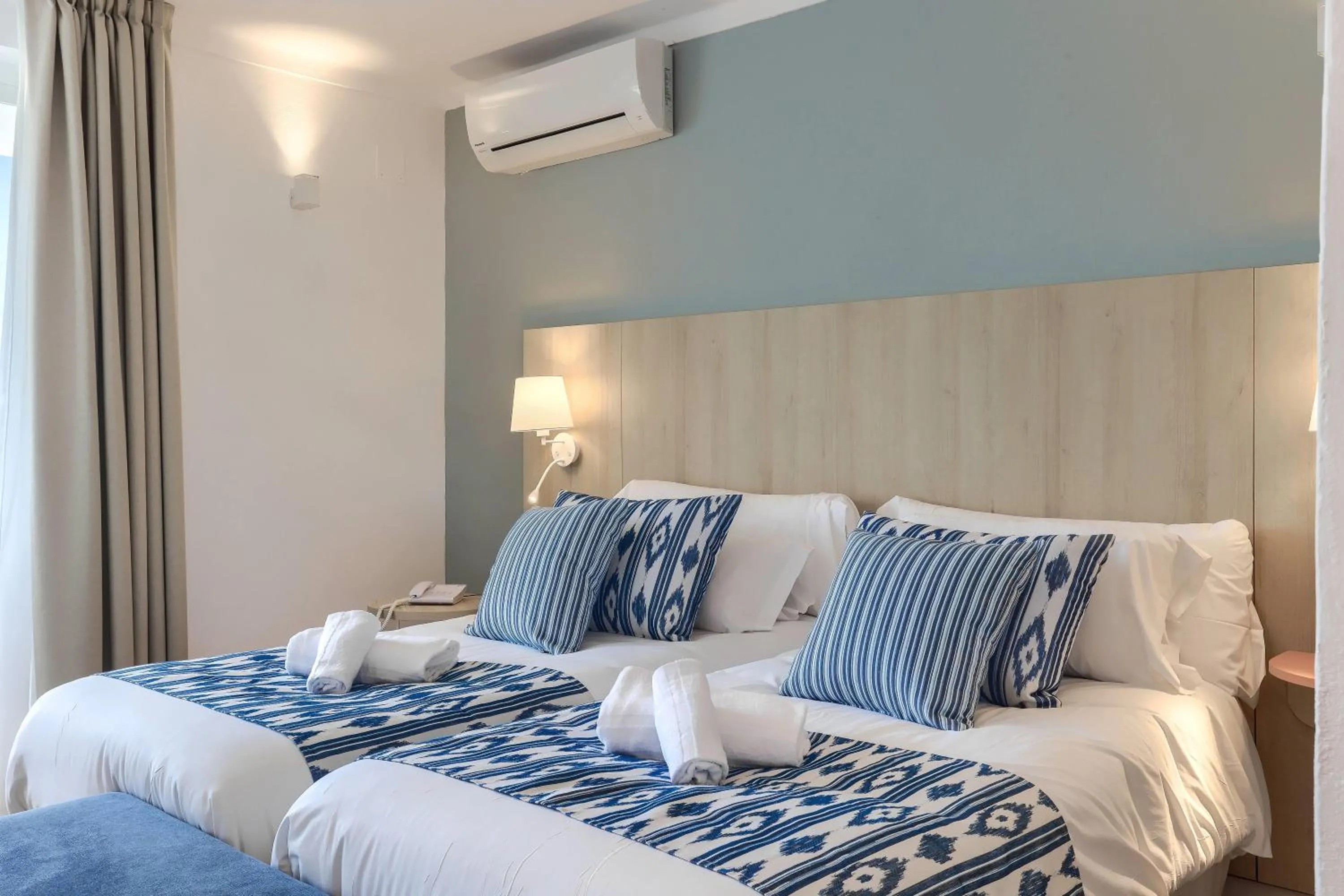 Photo of the whole room, Bed in Wyndham Mallorca Portocolom Resort