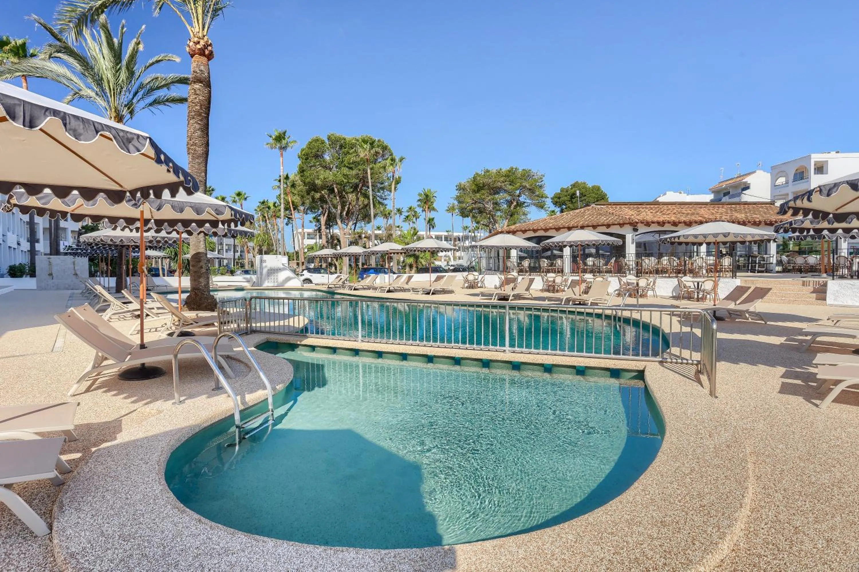 Swimming pool in Wyndham Mallorca Portocolom Resort