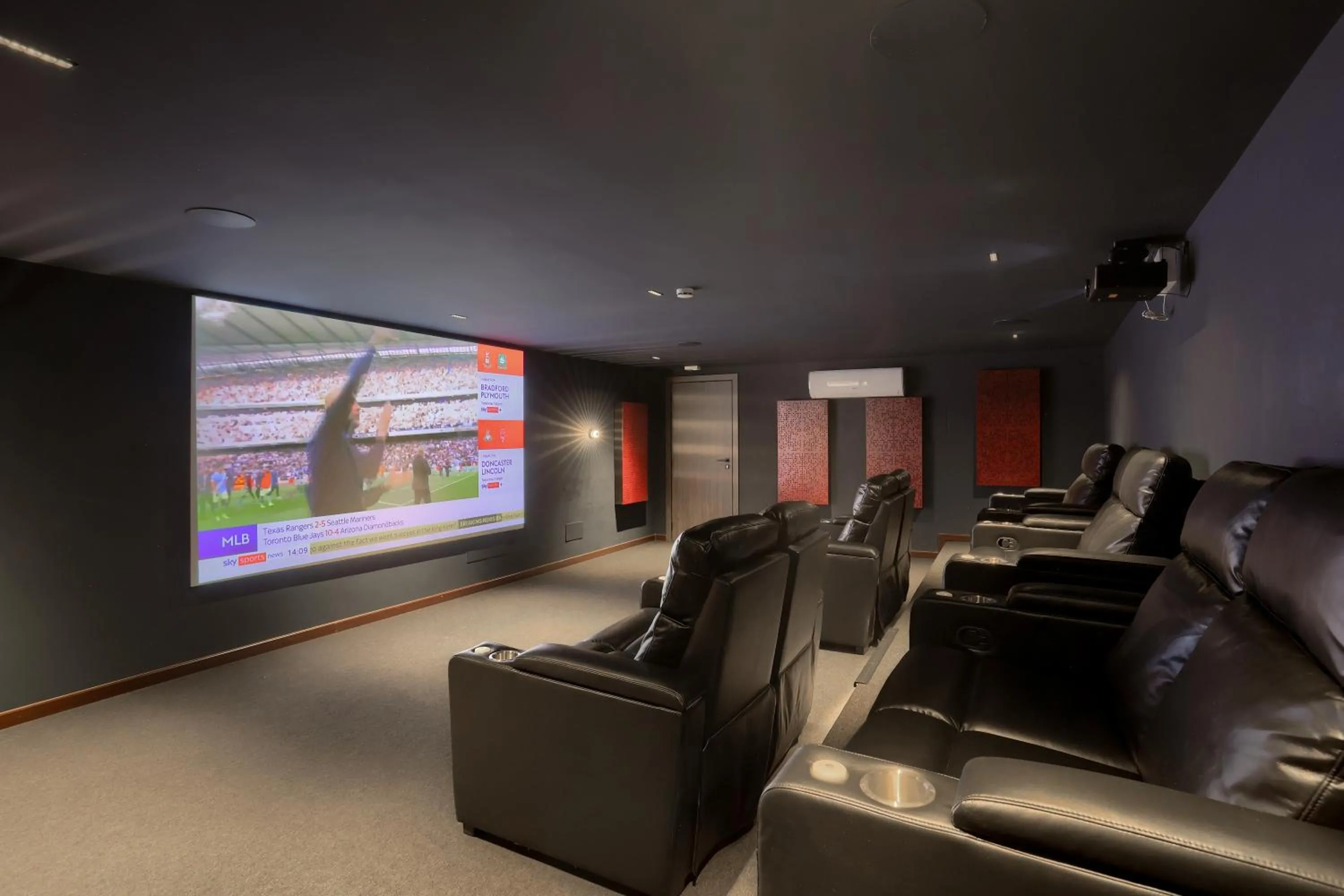 Communal lounge/ TV room in Wyndham Mallorca Portocolom Resort