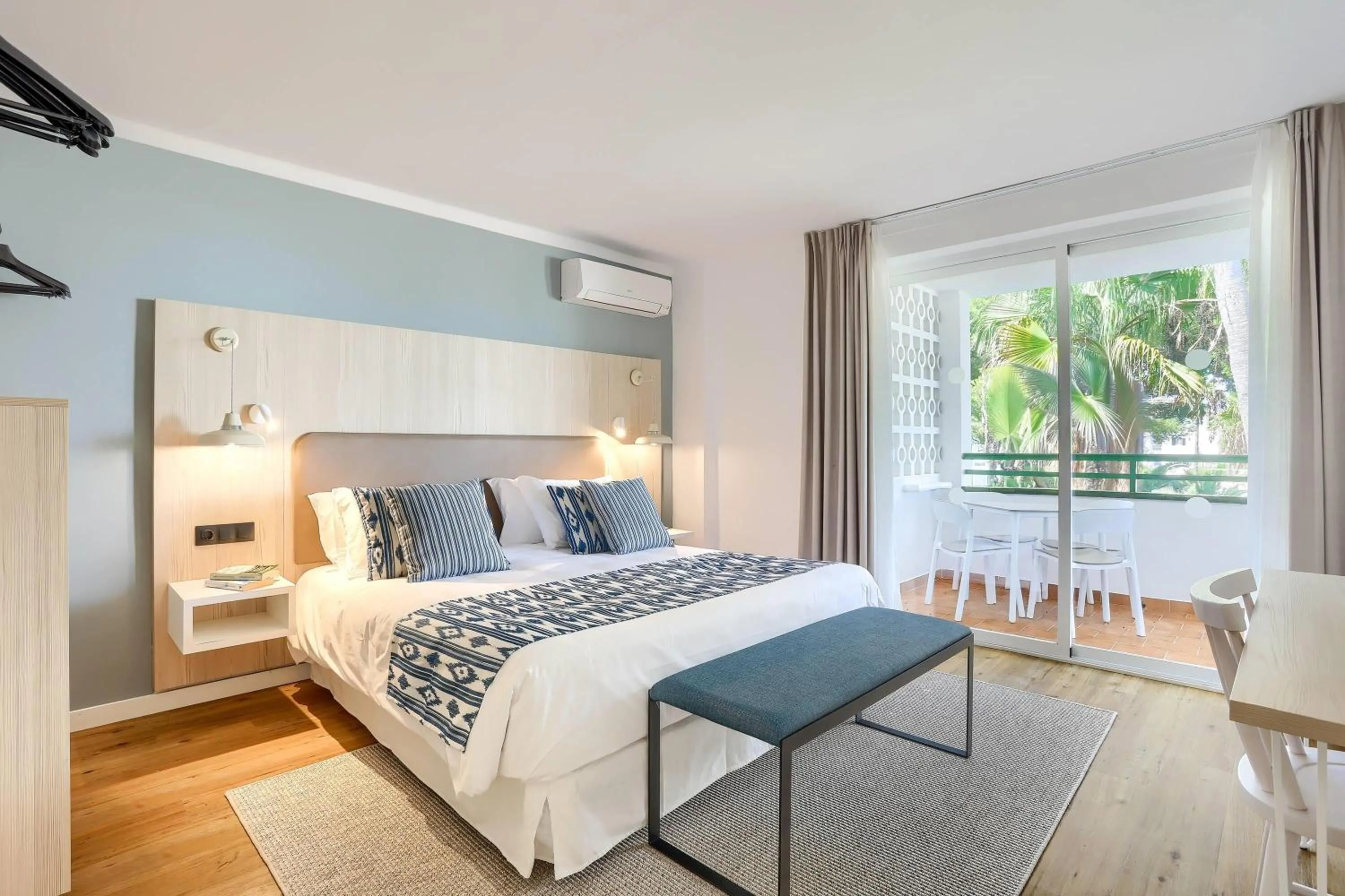 Photo of the whole room, Bed in Wyndham Mallorca Portocolom Resort