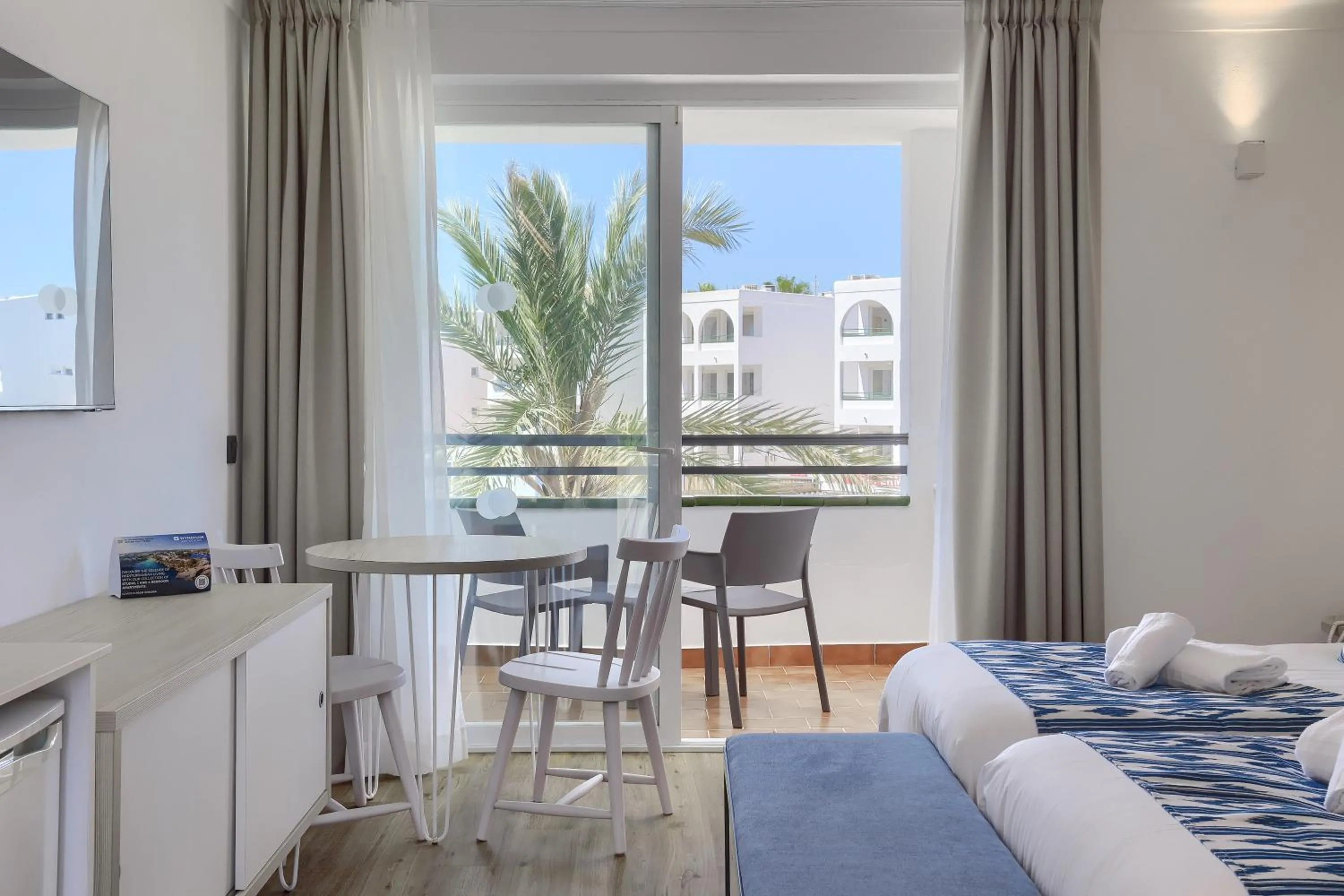 Balcony/Terrace, Bed in Wyndham Mallorca Portocolom Resort