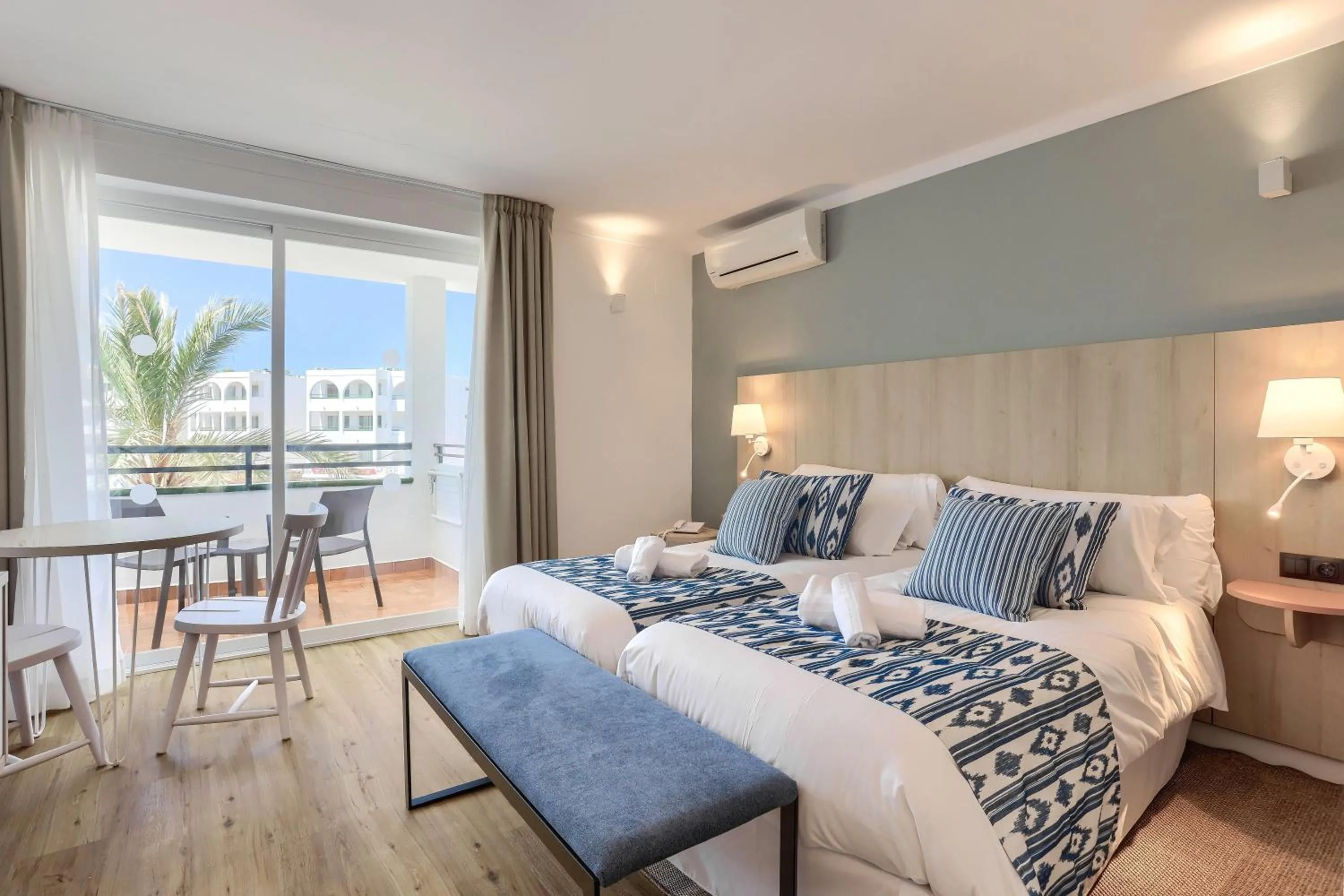 Photo of the whole room, Bed in Wyndham Mallorca Portocolom Resort