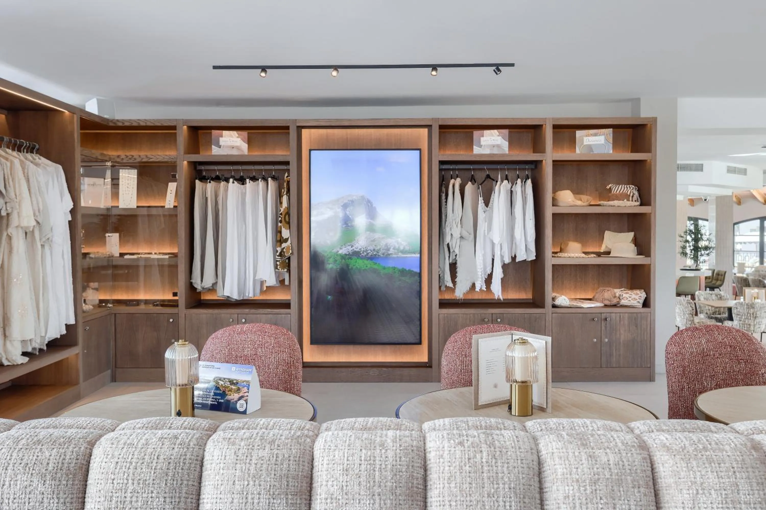 On-site shops, Bed in Wyndham Mallorca Portocolom Resort