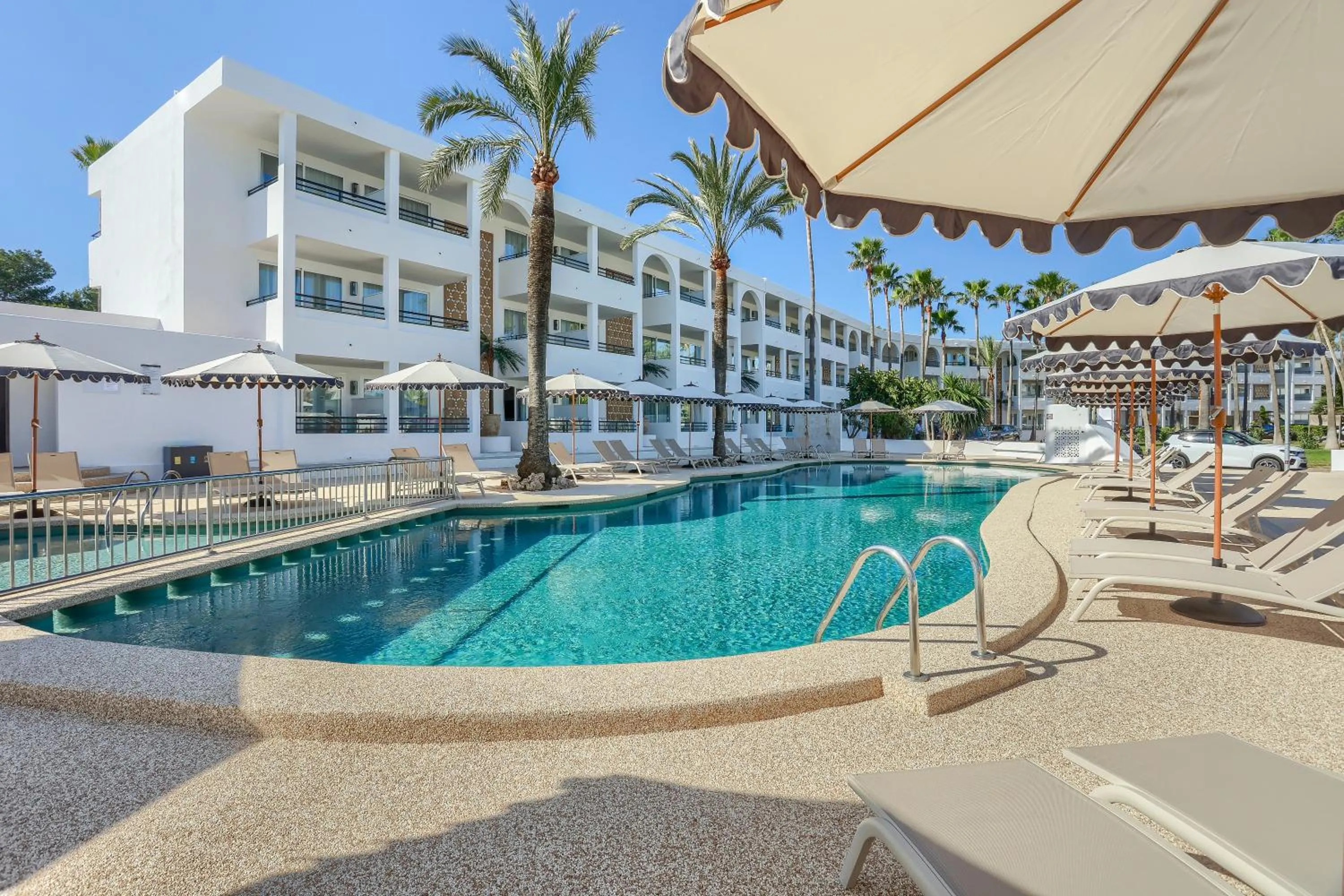 Swimming pool in Wyndham Mallorca Portocolom Resort