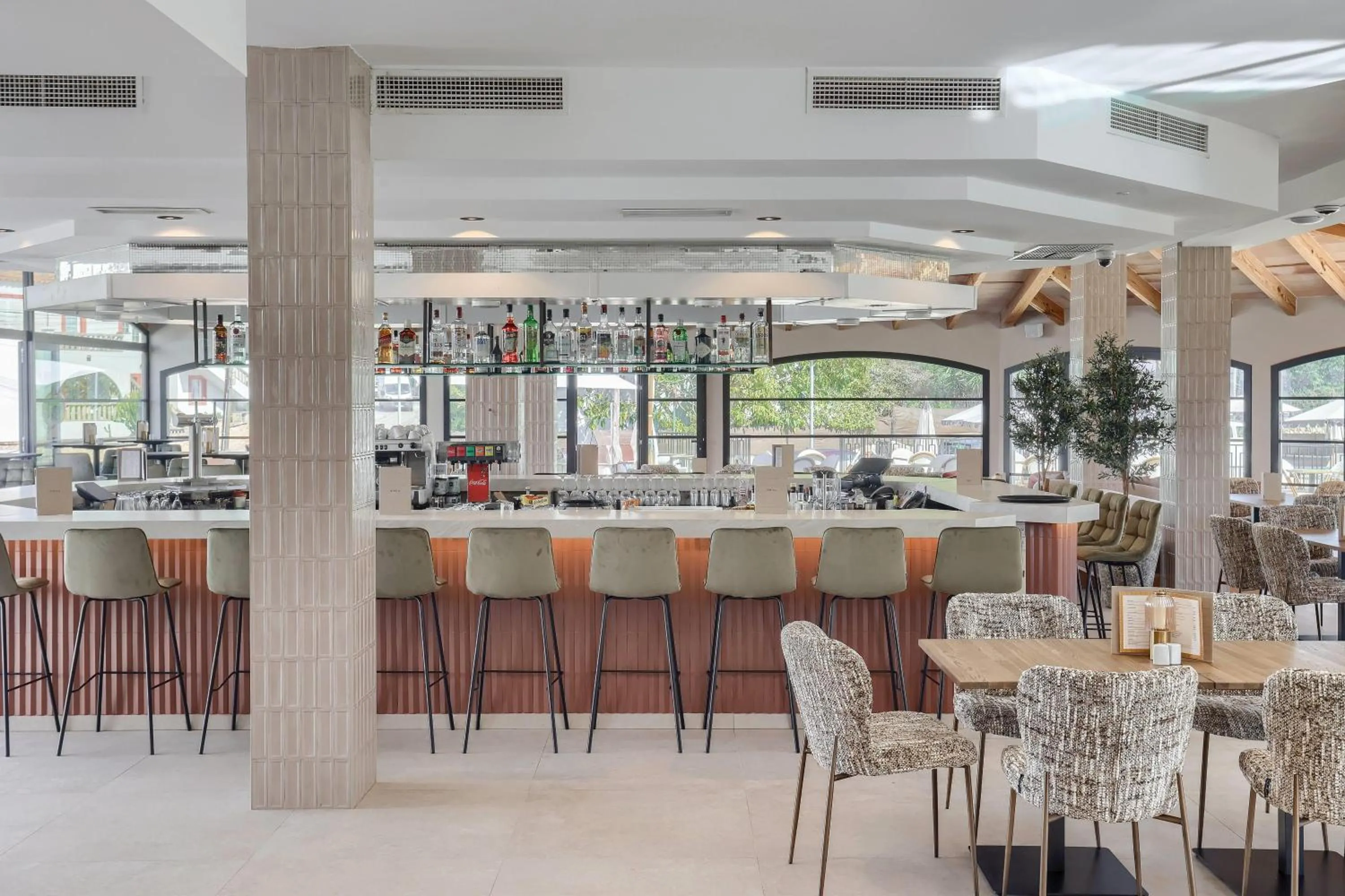 Lounge or bar in Wyndham Mallorca Portocolom Resort